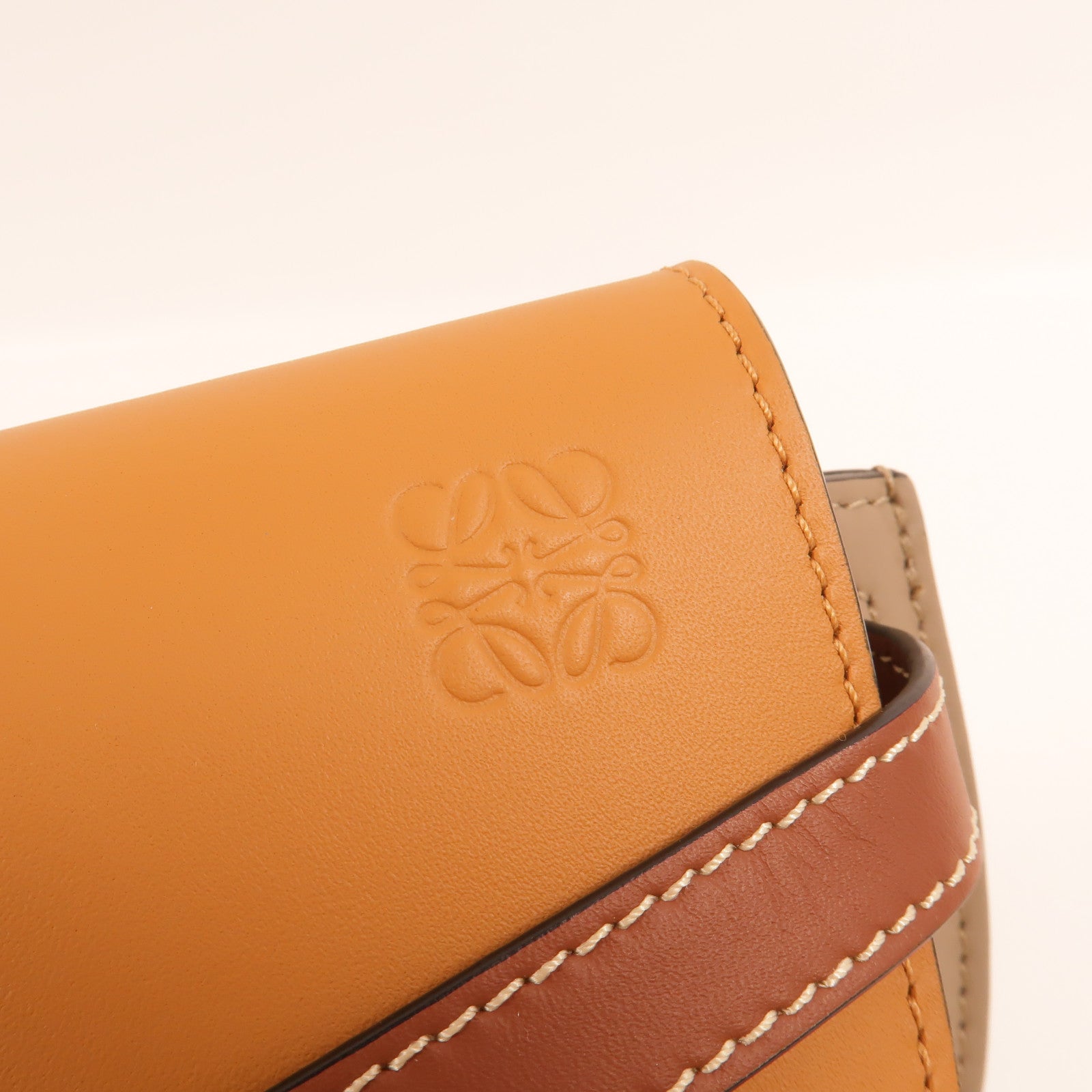 LOEWE 牛皮皮革Mini Gate肩背袋