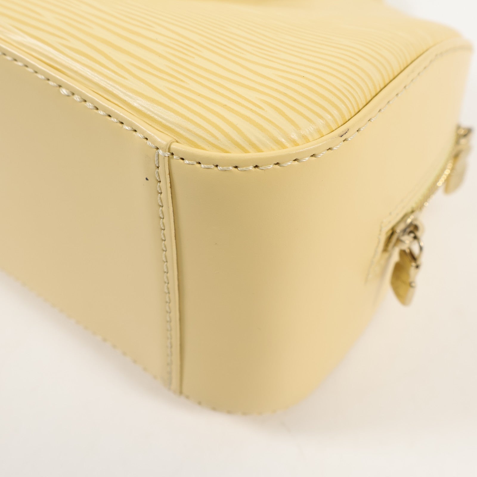 LOUIS VUITTON Epi Jasmine金扣手挽袋