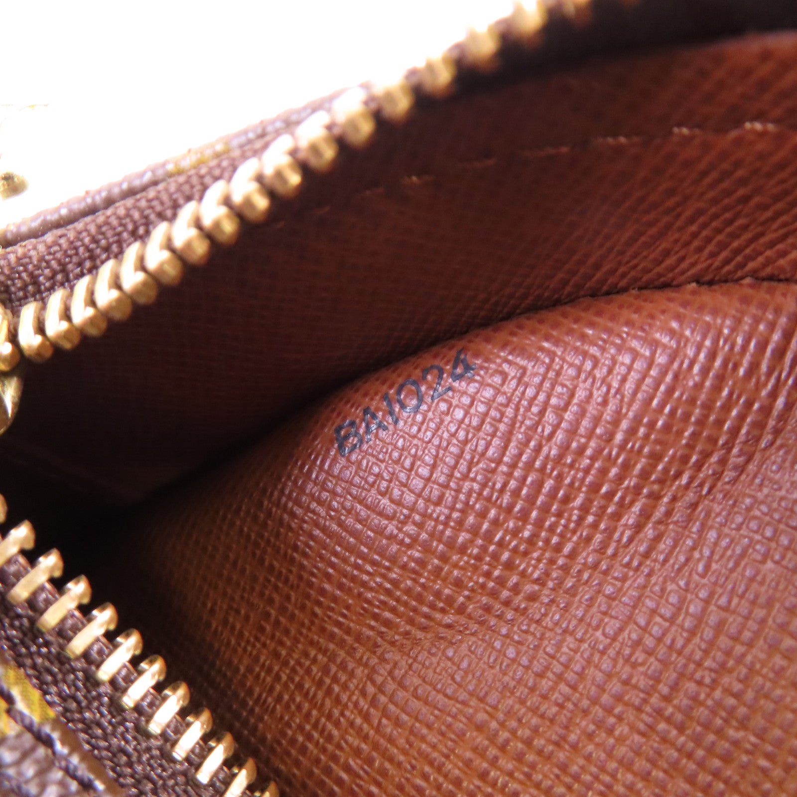 LOUIS VUITTON Monogram Blois Shoulder Bag金扣肩背袋啡色