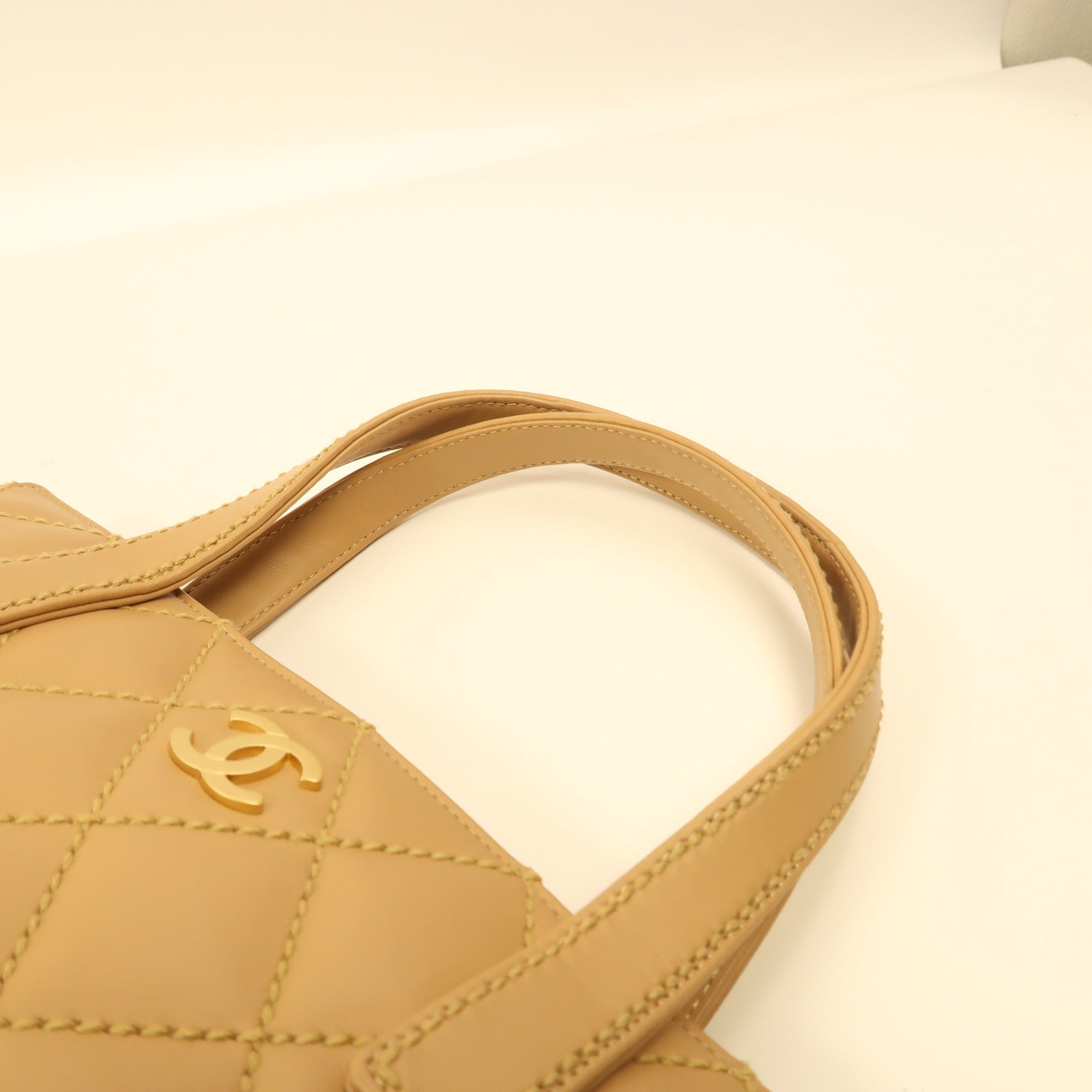 CHANEL 牛皮皮革Hand Bag金扣手挽袋米色