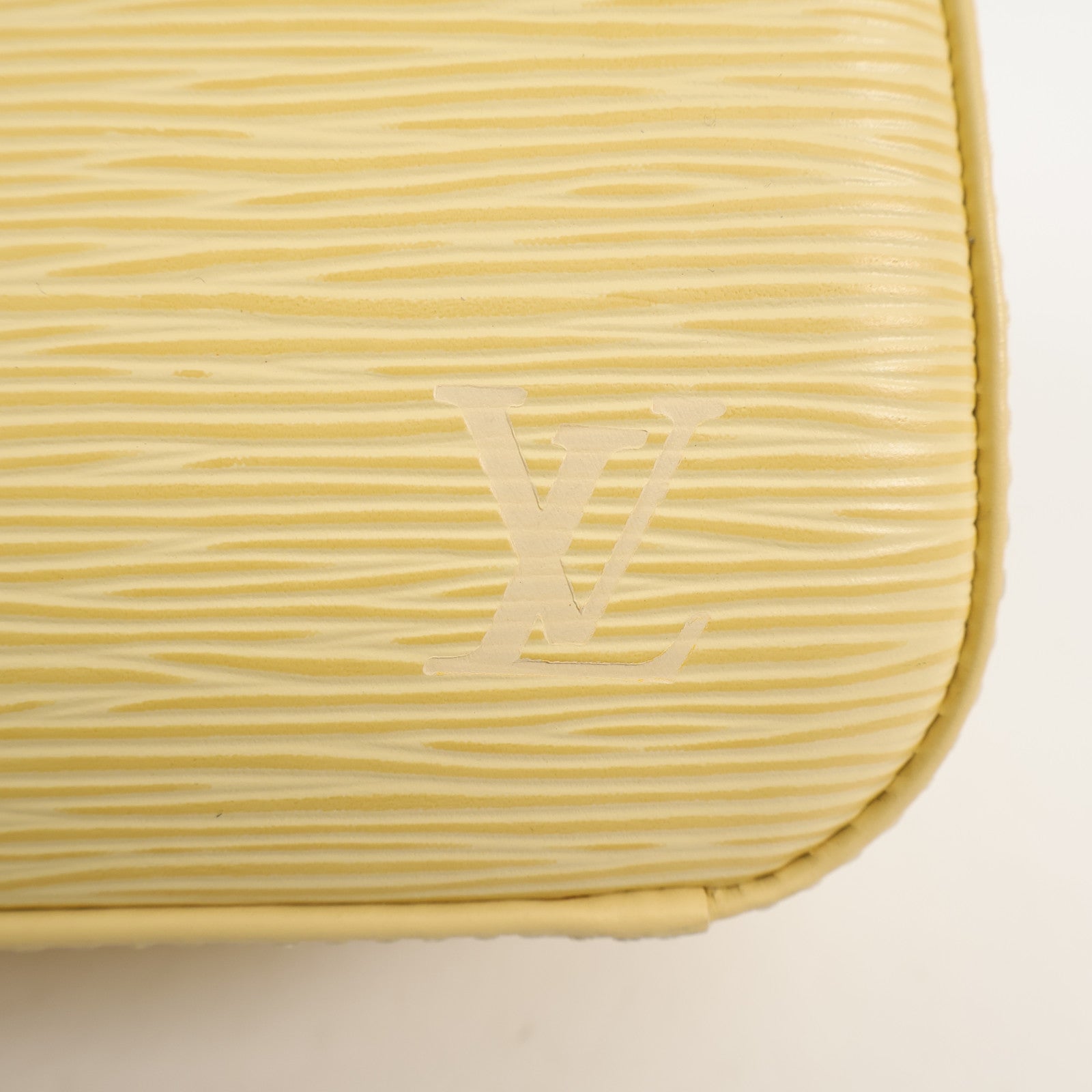 LOUIS VUITTON Epi Jasmine金扣手挽袋