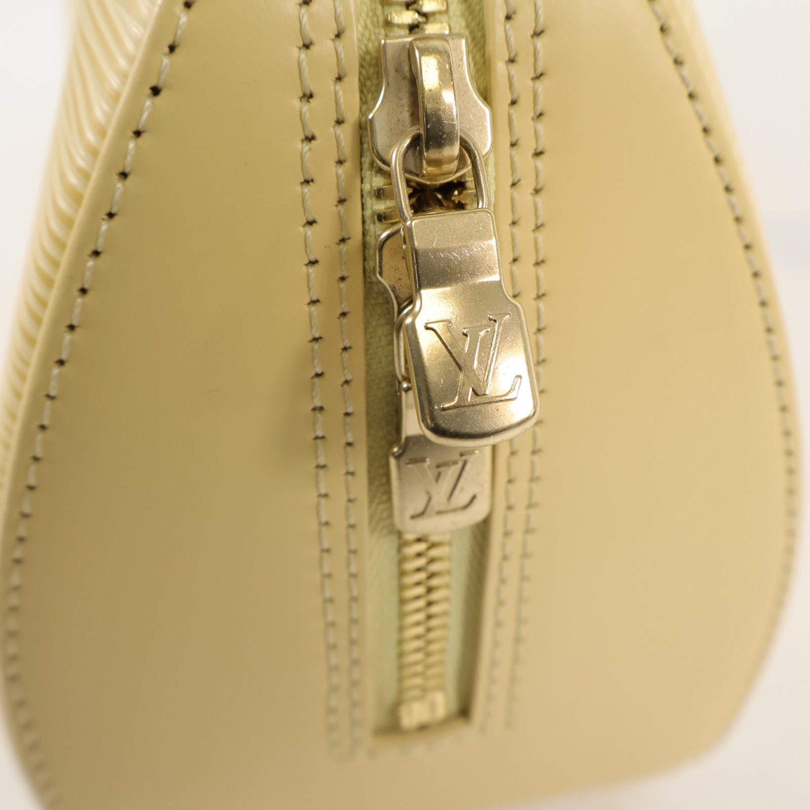 LOUIS VUITTON Epi Jasmine金扣手挽袋