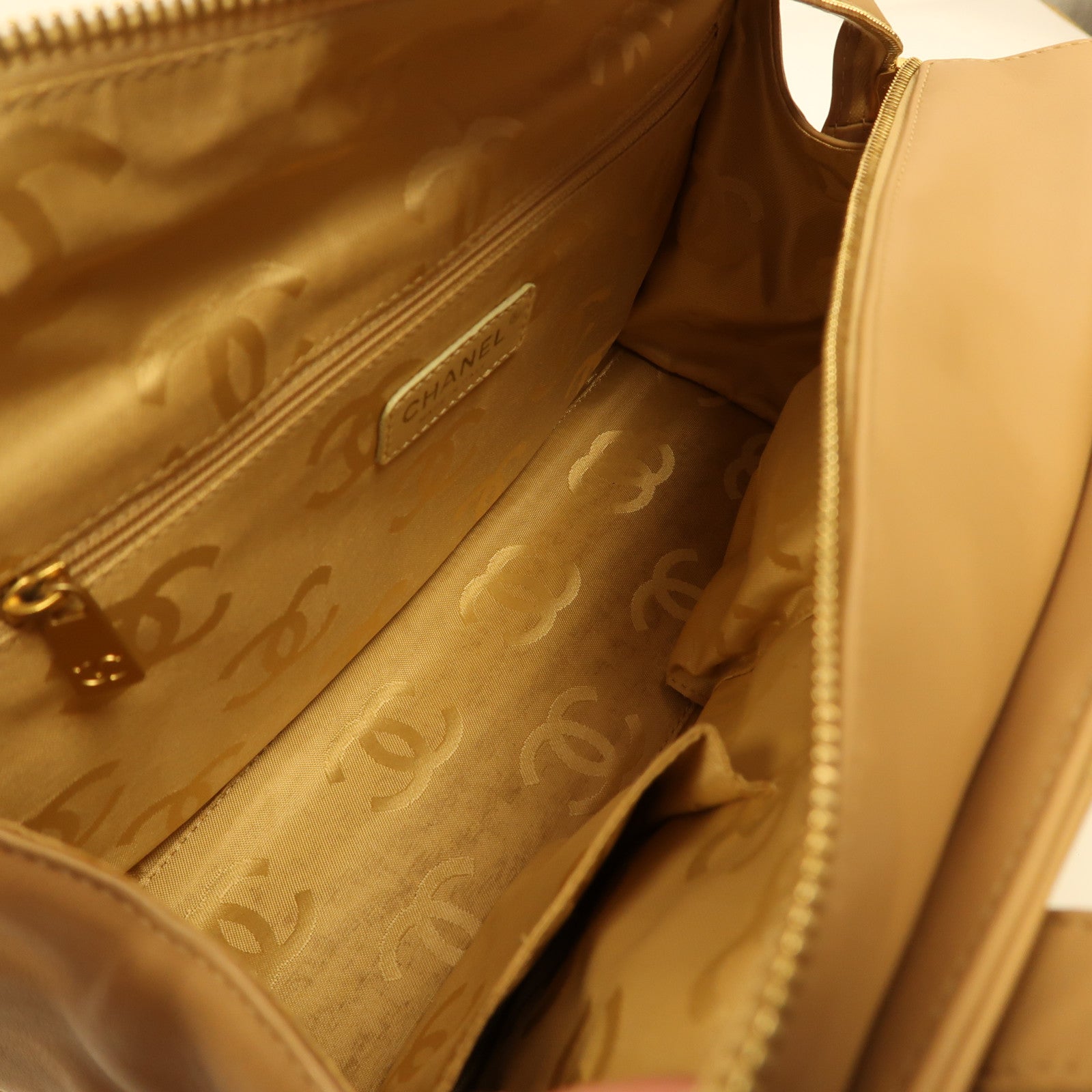 CHANEL 牛皮皮革Hand Bag金扣手挽袋米色