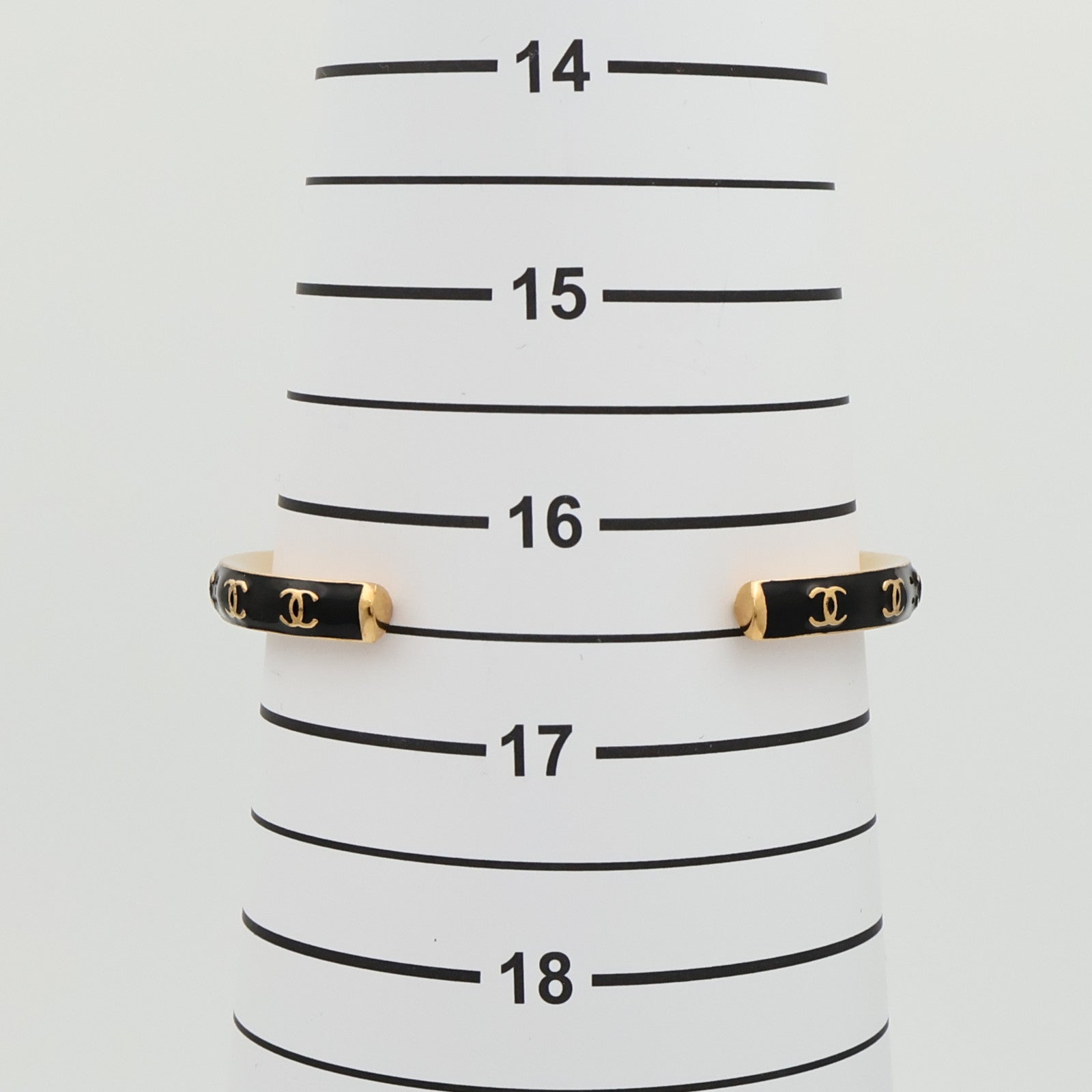 CHANEL 金屬/琺瑯CC Logo Cuff Bracelet手鐲
