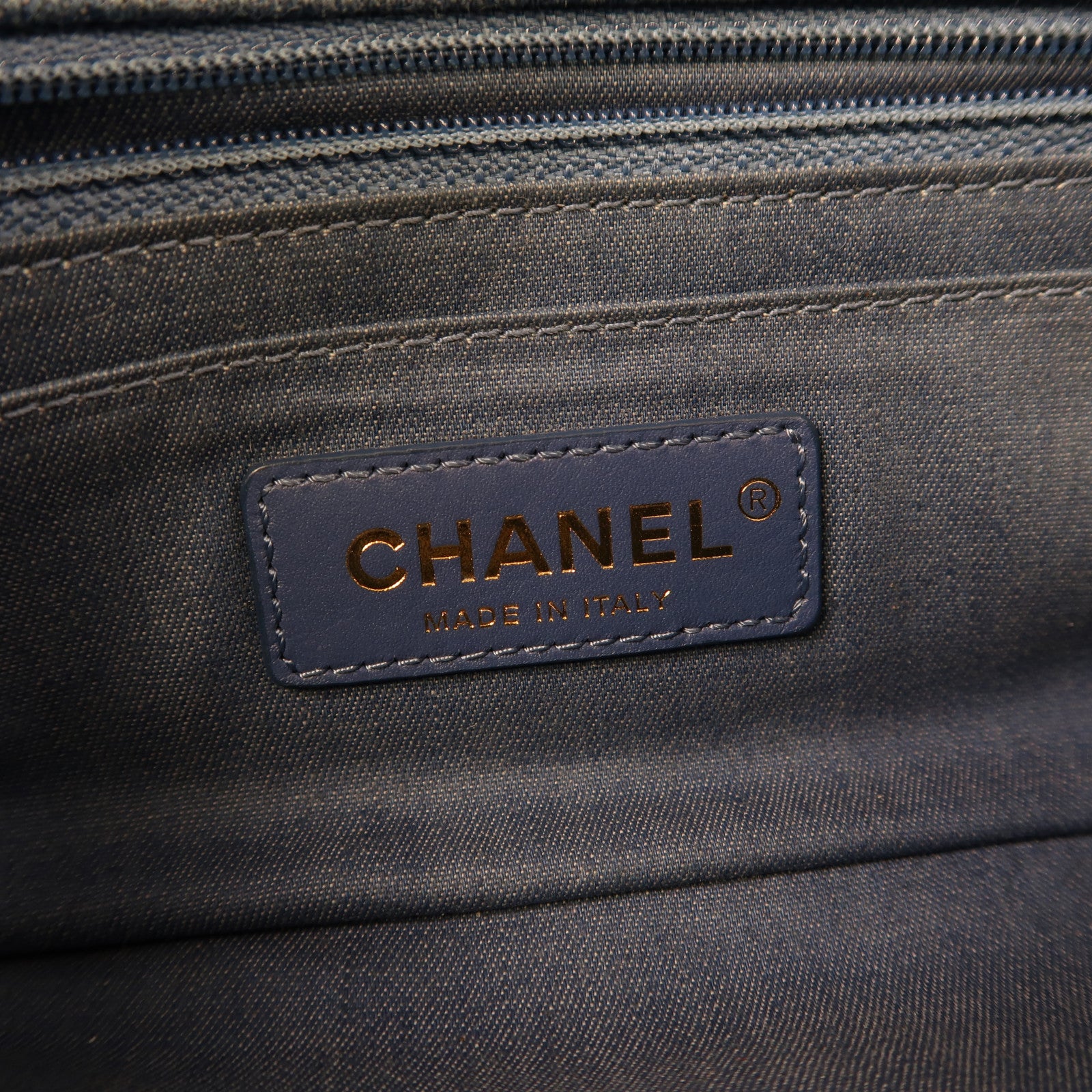 CHANEL 牛仔布Classic Flap 20cm金扣鏈帶肩背袋藍色