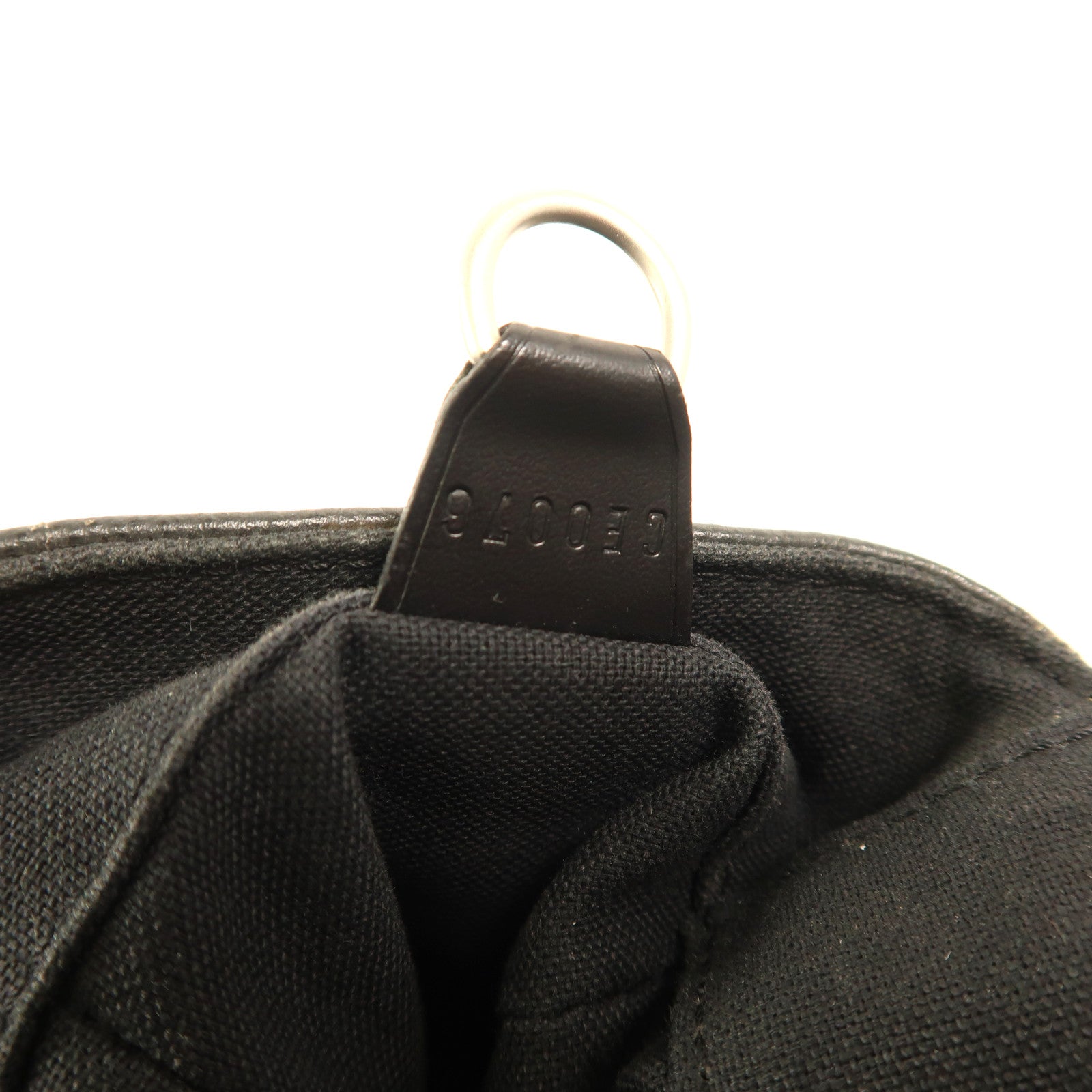 LOUIS VUITTON Taiga Victor銀扣肩背袋