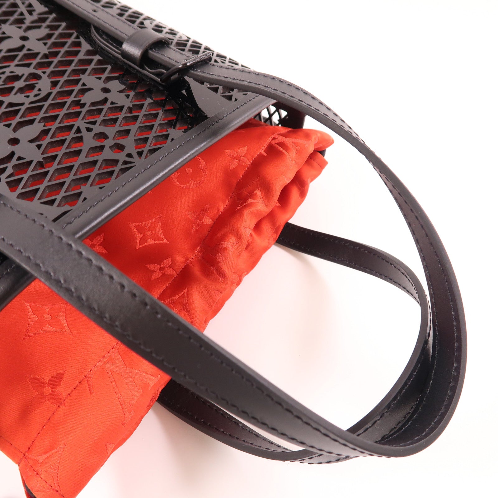 LOUIS VUITTON 漆皮皮革Lace Bucket PM肩背袋