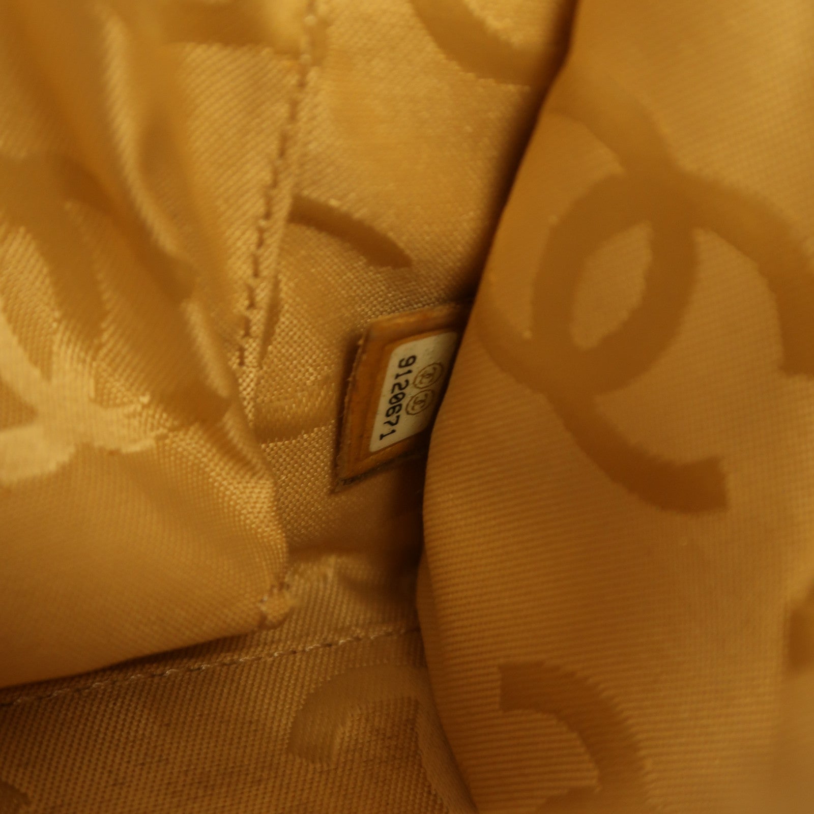 CHANEL 牛皮皮革Hand Bag金扣手挽袋米色