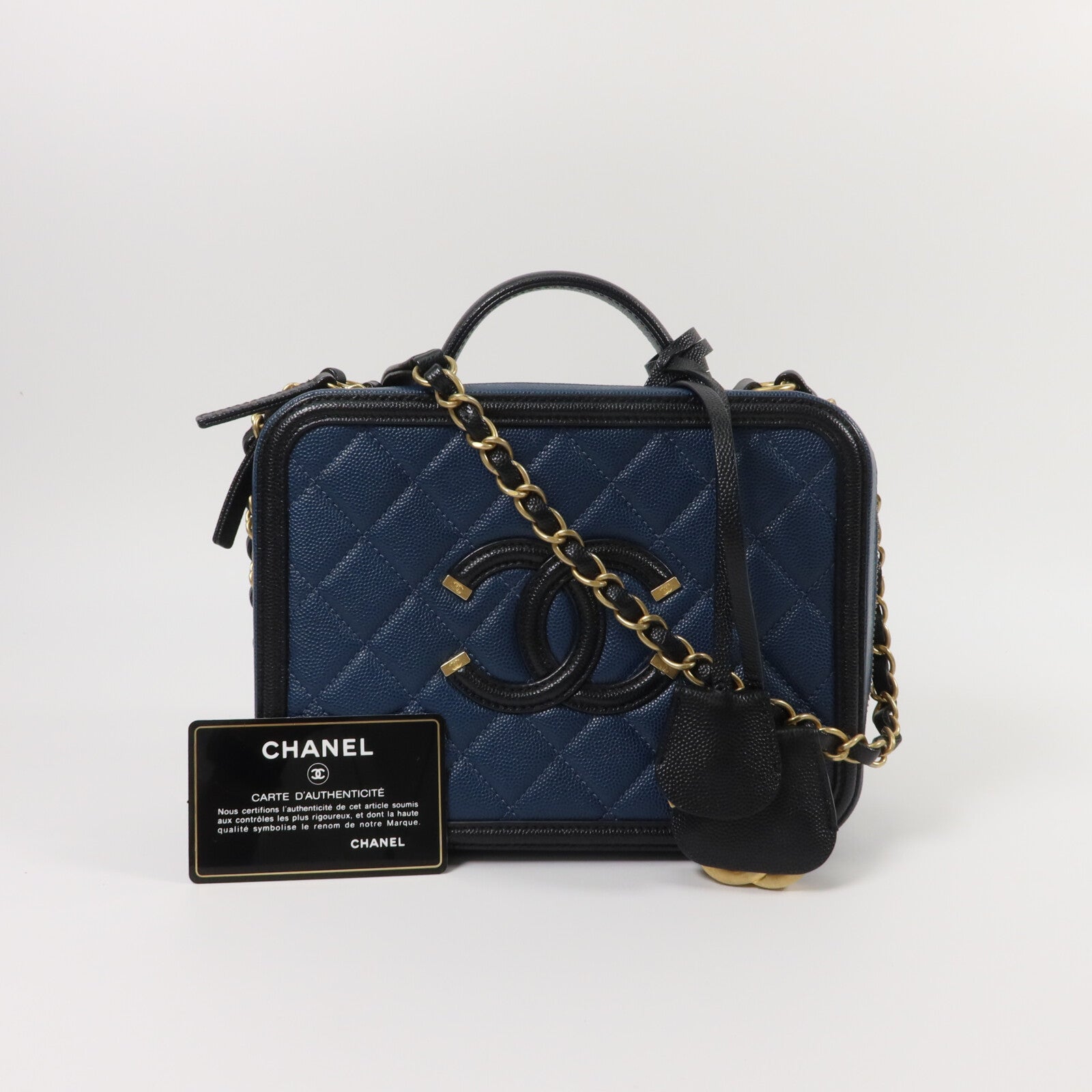 CHANEL 牛皮皮革CC Filigree Vanity Case Medium鏈帶手挽肩背兩用袋