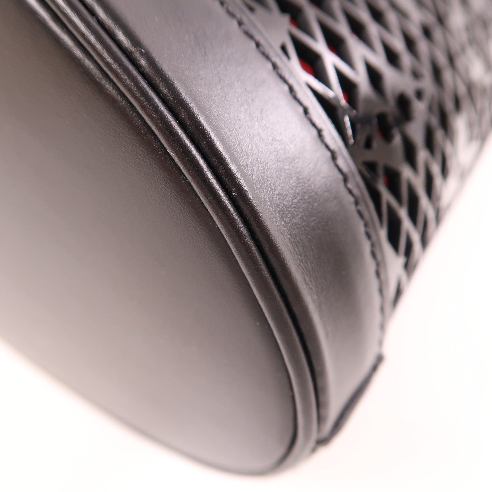 LOUIS VUITTON 漆皮皮革Lace Bucket PM肩背袋