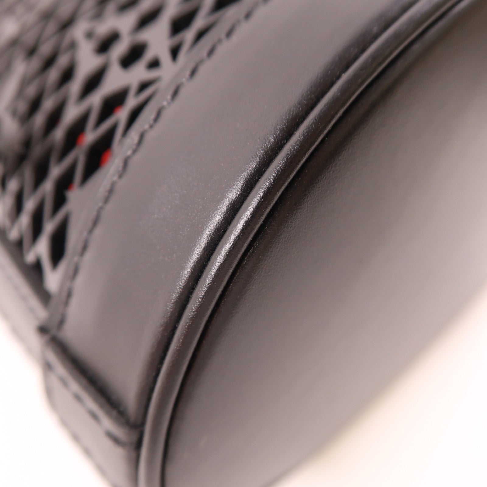 LOUIS VUITTON 漆皮皮革Lace Bucket PM肩背袋