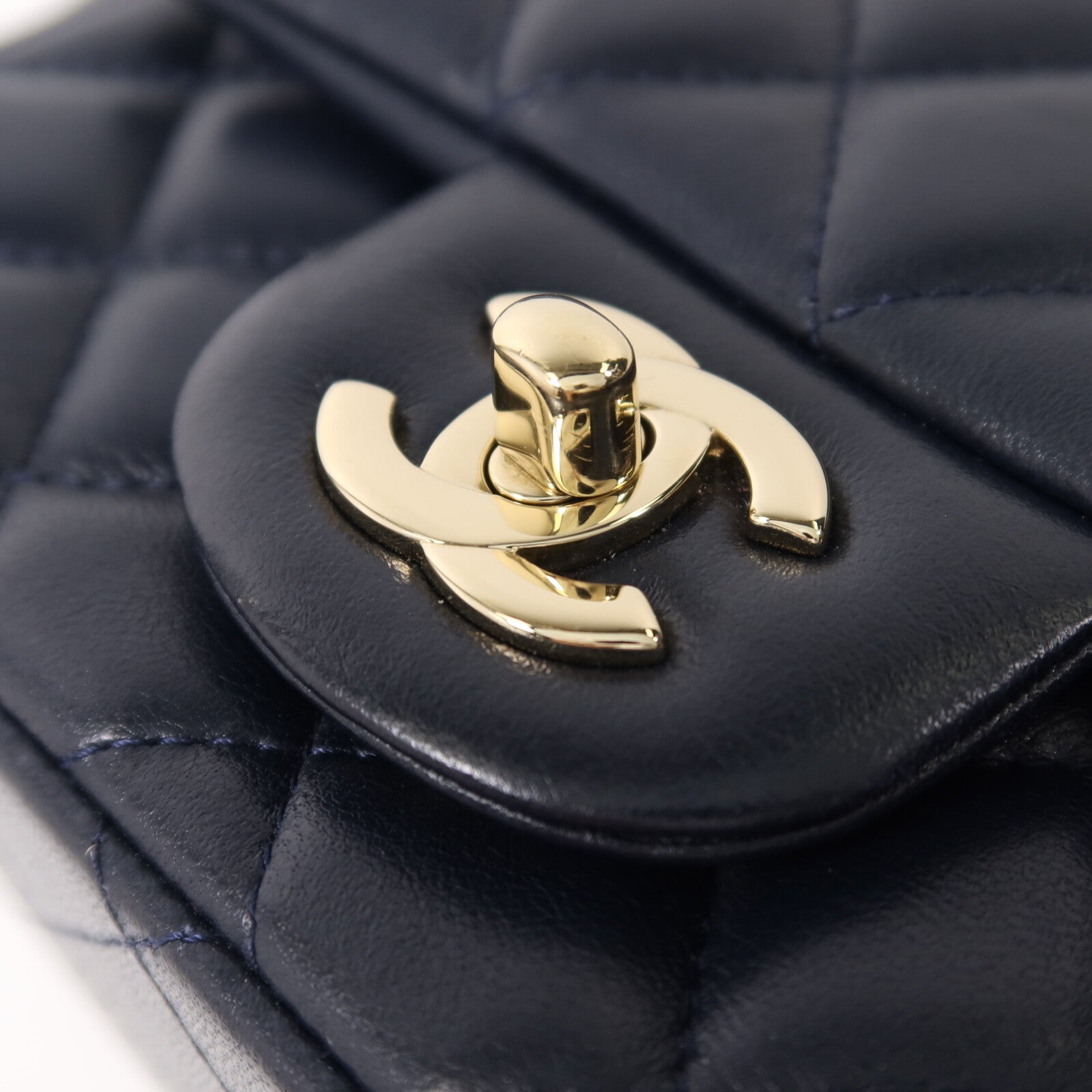 CHANEL 羊皮皮革Mini Classic 17鏈帶肩背袋