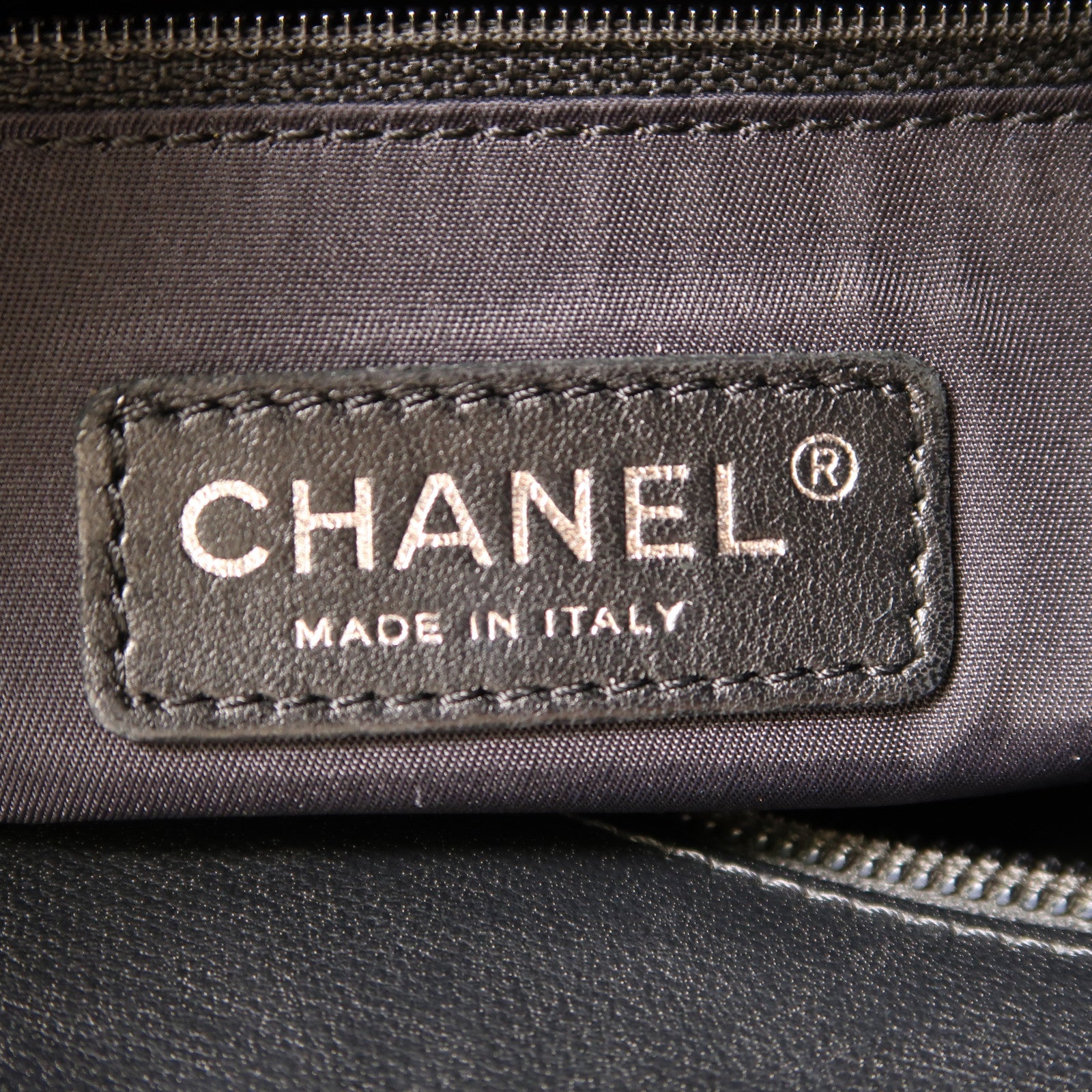 CHANEL 牛皮皮革Shoulder Bag銀扣肩背袋