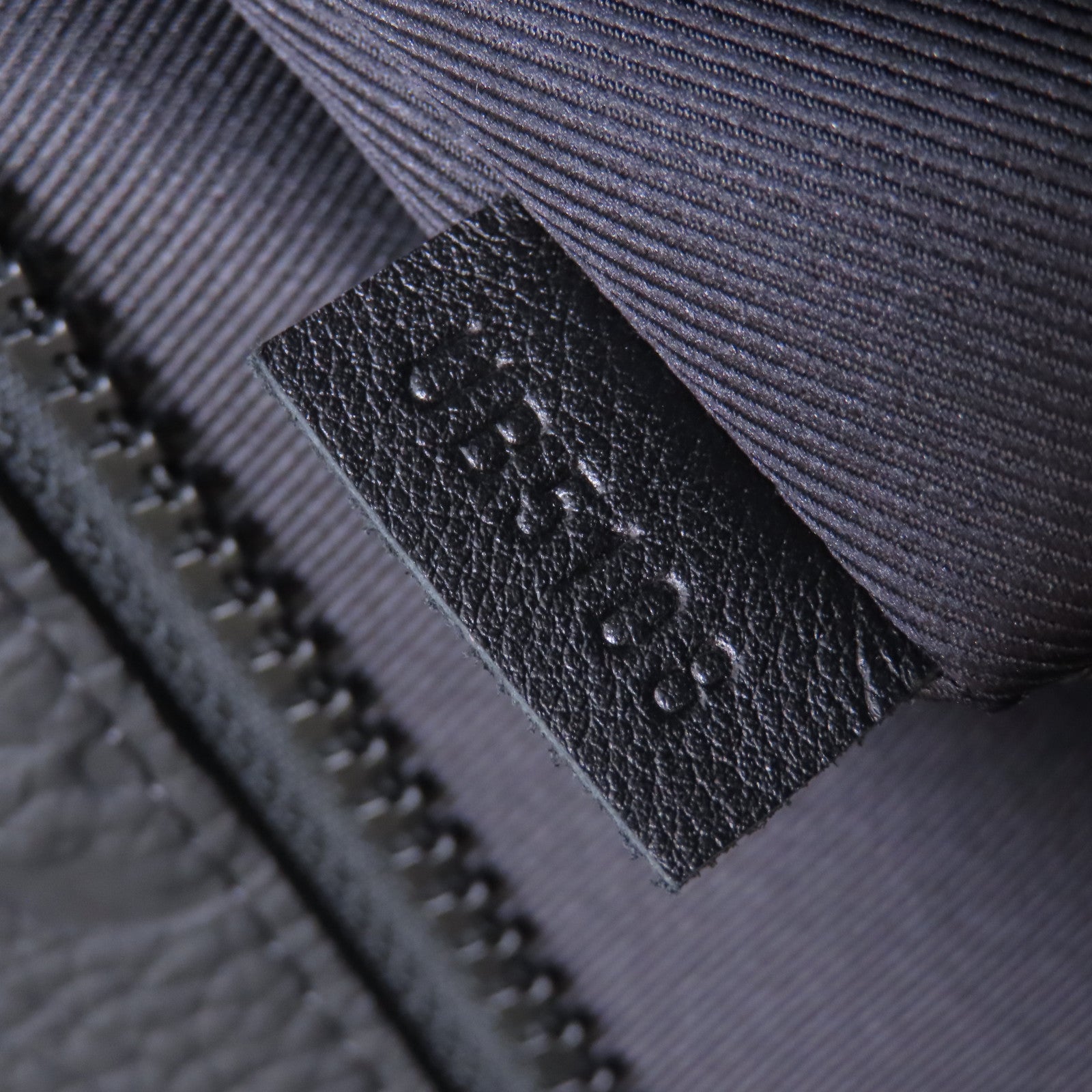 LOUIS VUITTON 【激減優惠】Taurillon Monogram Pochette手拿包