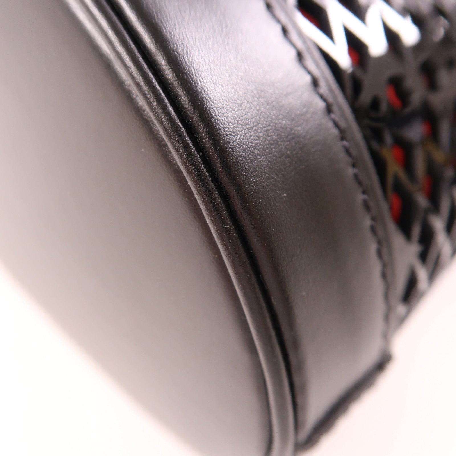 LOUIS VUITTON 漆皮皮革Lace Bucket PM肩背袋