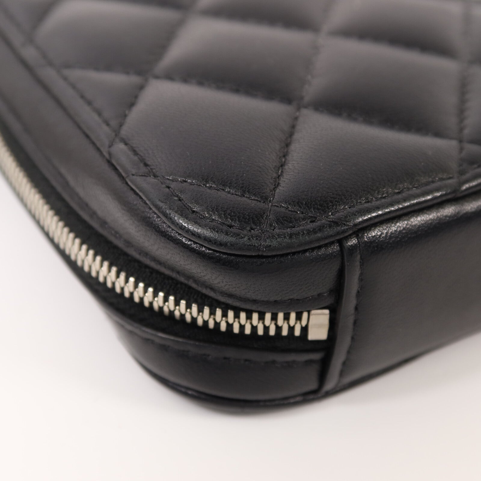 CHANEL 【激減優惠】牛皮皮革Phone Bag銀扣鏈帶肩背袋