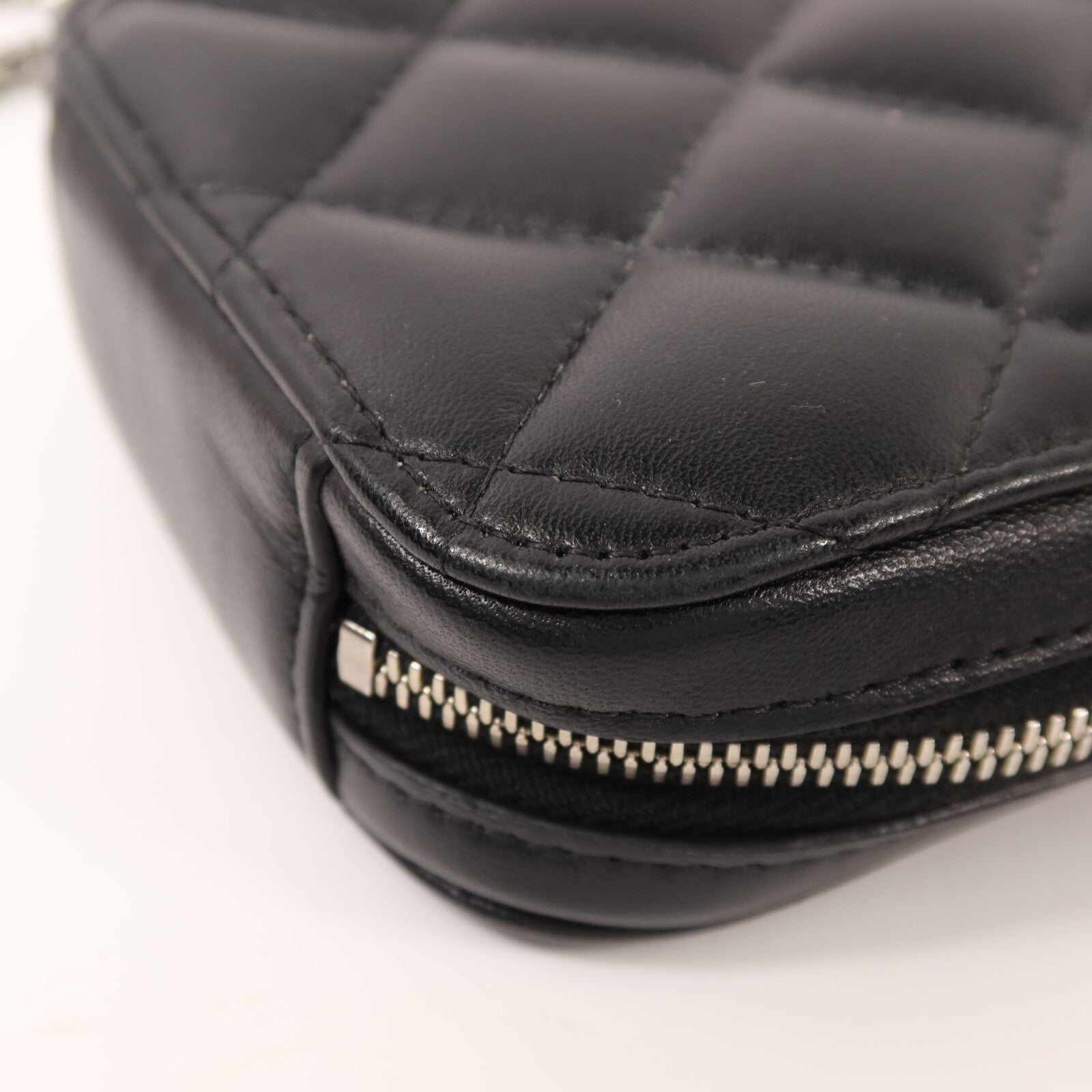 CHANEL 【激減優惠】牛皮皮革Phone Bag銀扣鏈帶肩背袋