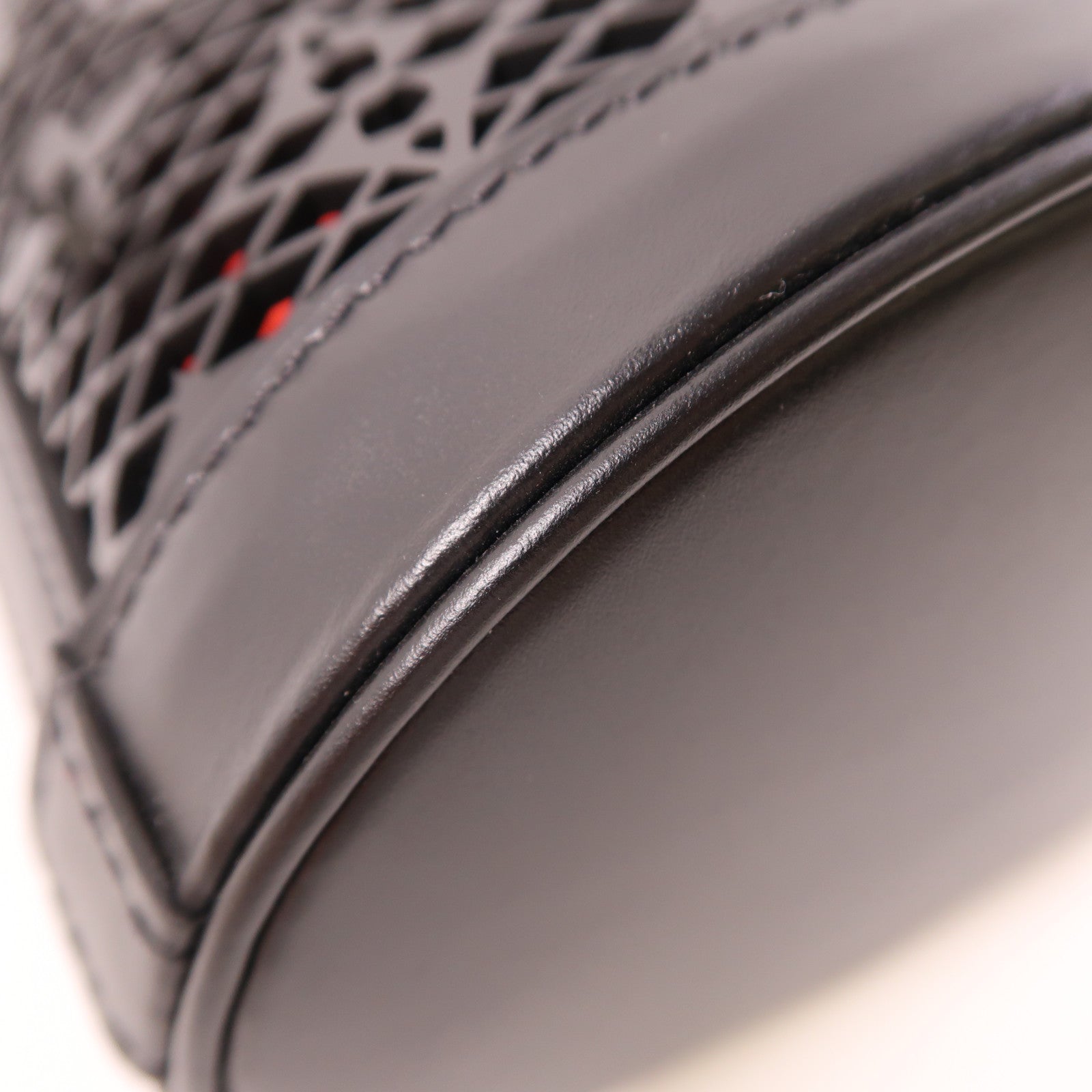 LOUIS VUITTON 漆皮皮革Lace Bucket PM肩背袋