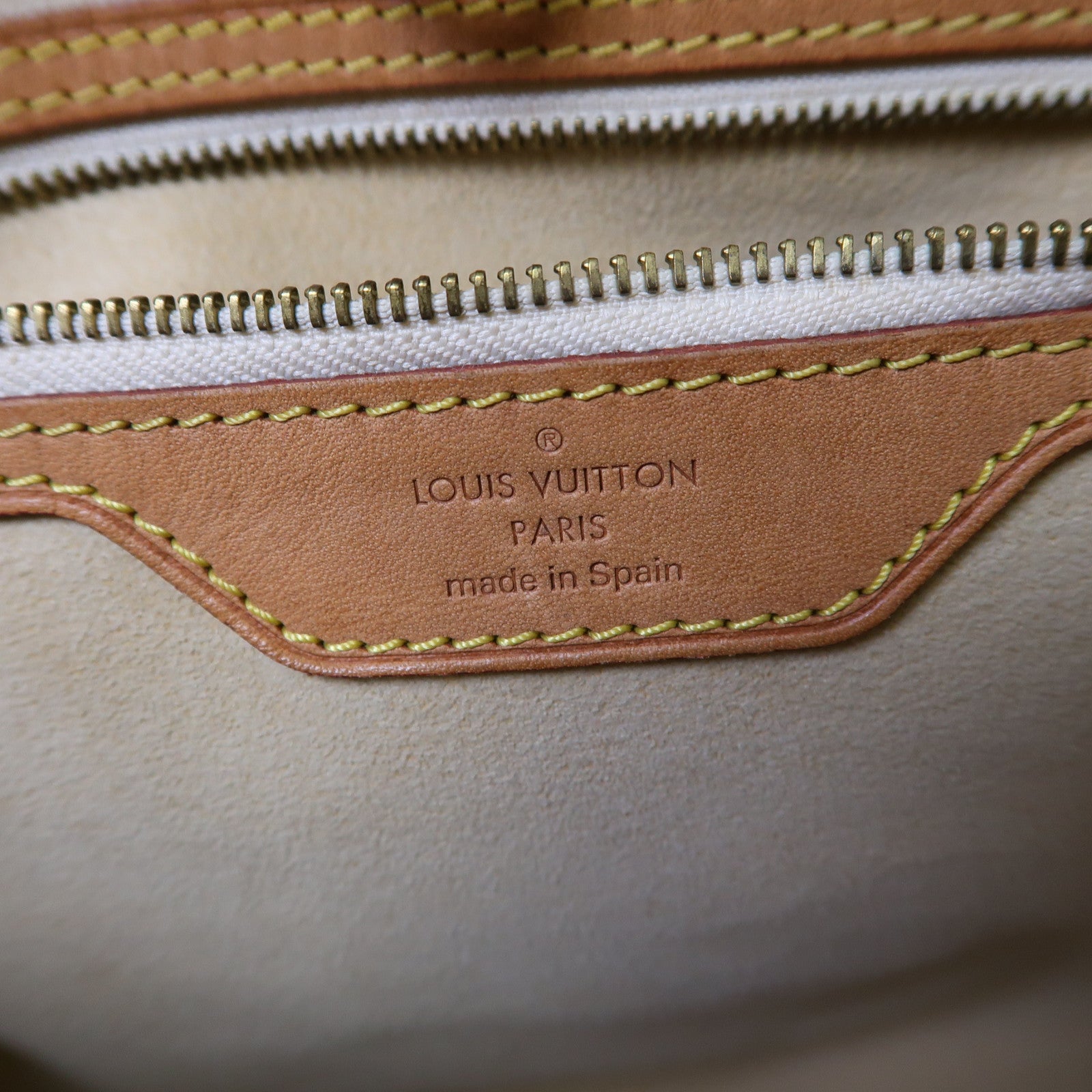 LOUIS VUITTON Damier Azur Hampstead MM金扣肩背袋白色