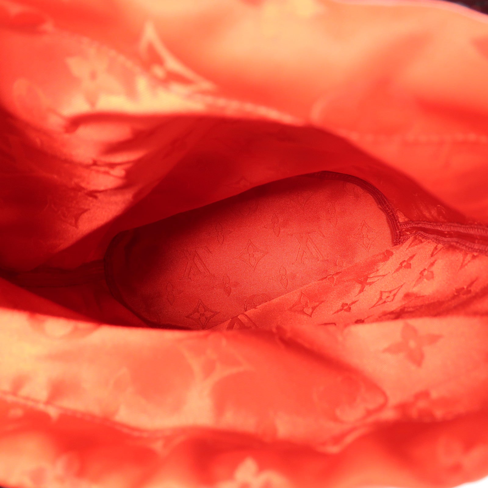 LOUIS VUITTON 漆皮皮革Lace Bucket PM肩背袋