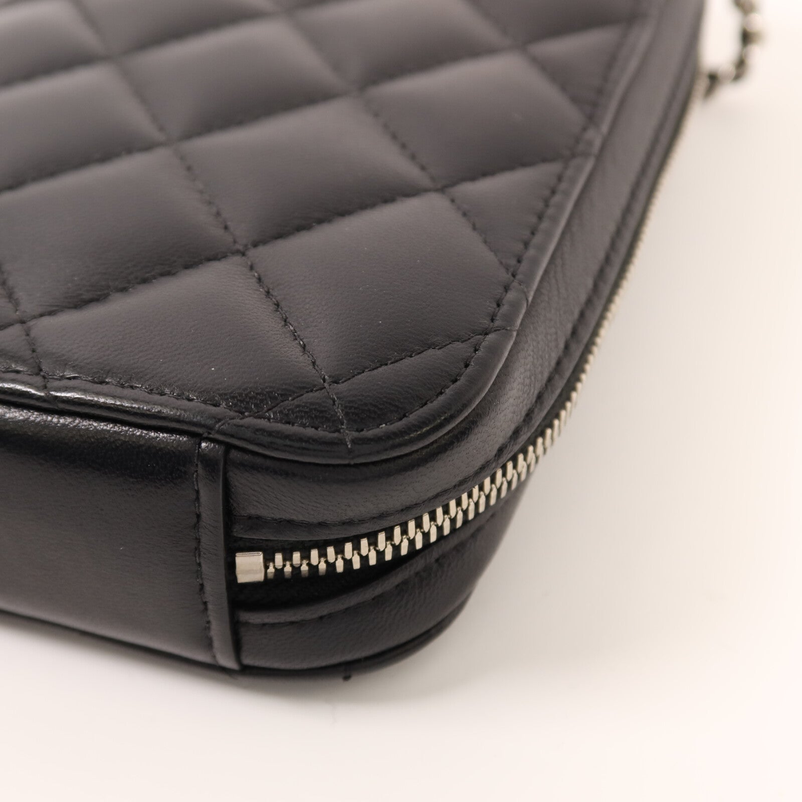 CHANEL 【激減優惠】牛皮皮革Phone Bag銀扣鏈帶肩背袋
