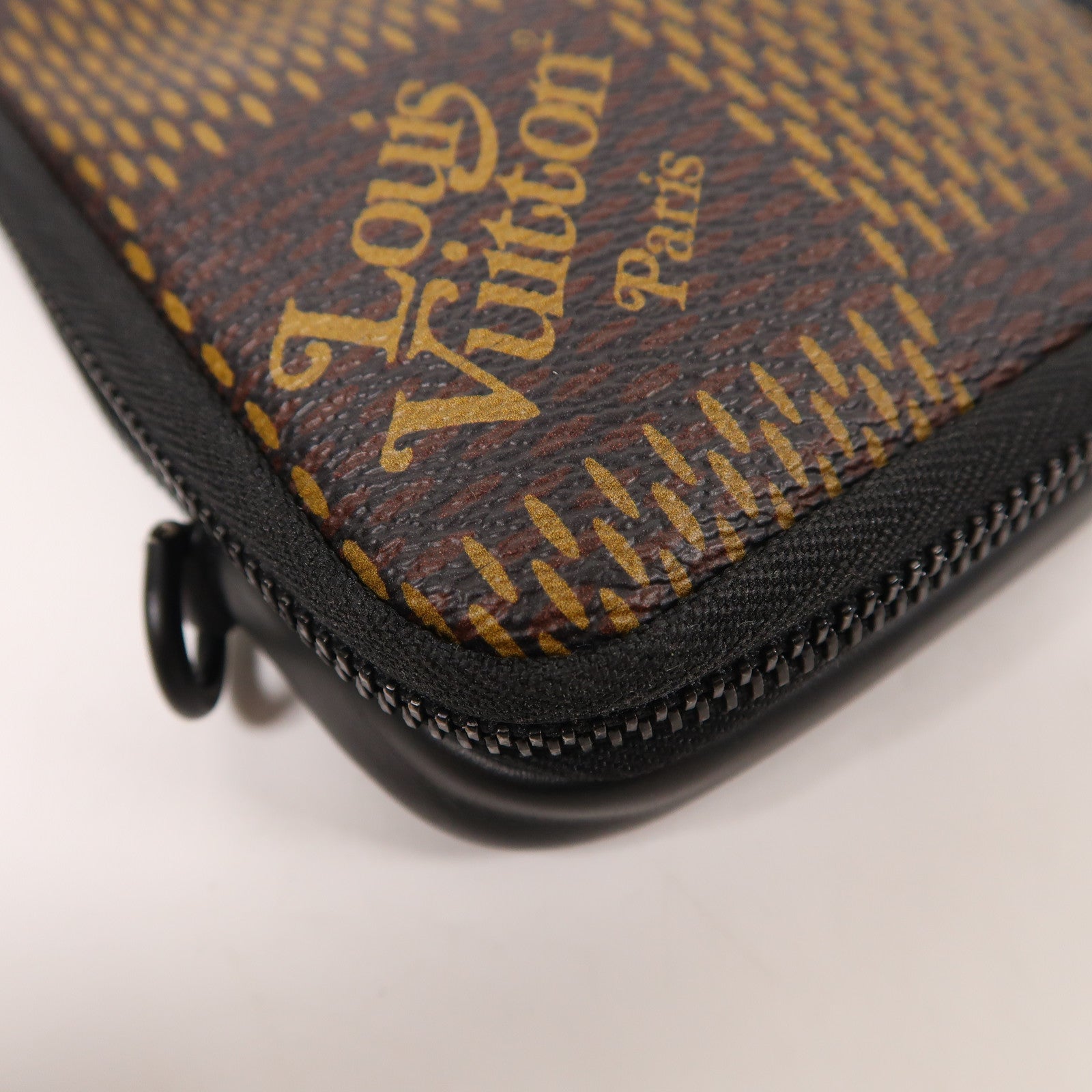 LOUIS VUITTON Damier LV x Nigo Phone Pouch肩背袋