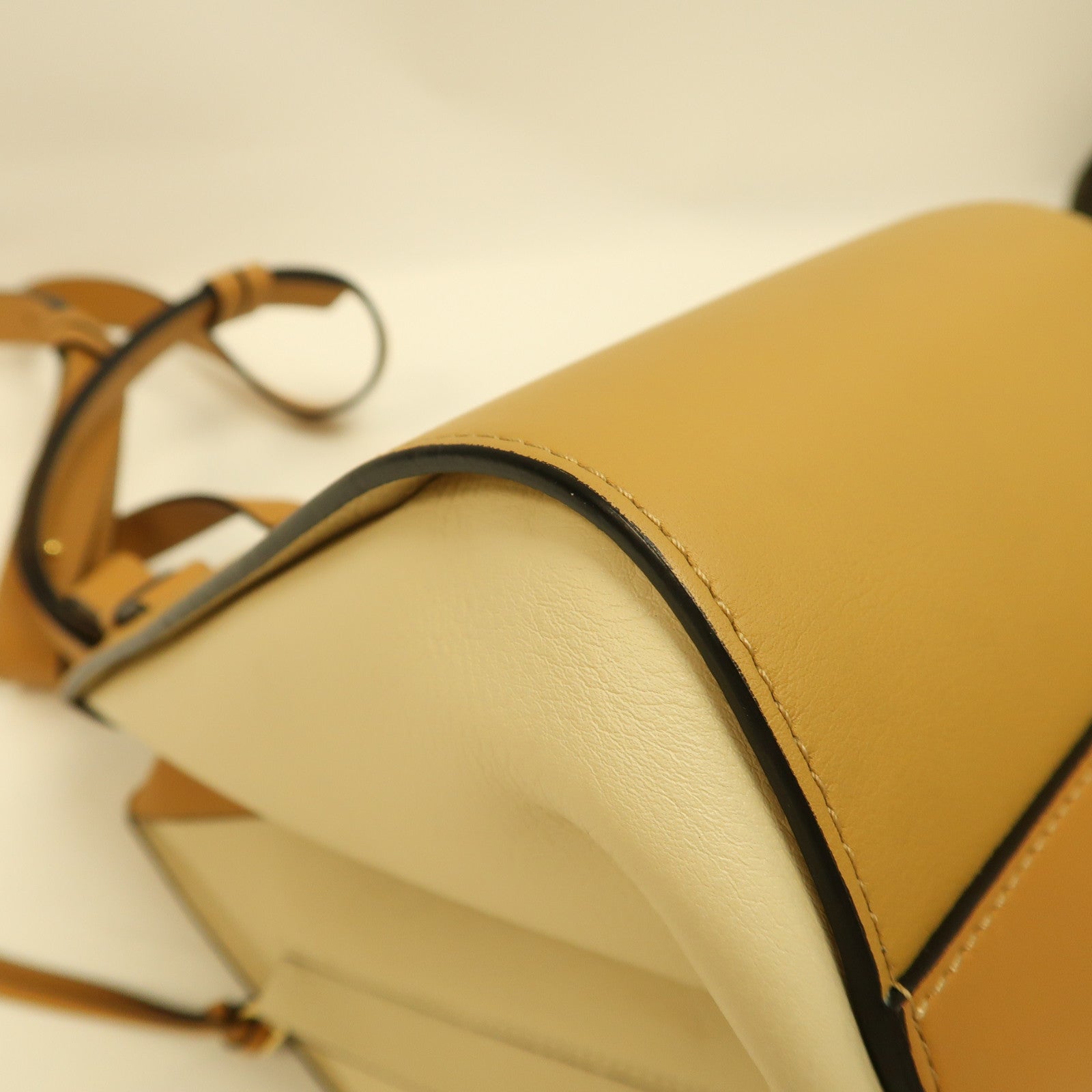 LOEWE 牛皮皮革Hammock Small Bagl金扣手挽肩背兩用袋米色/啡色