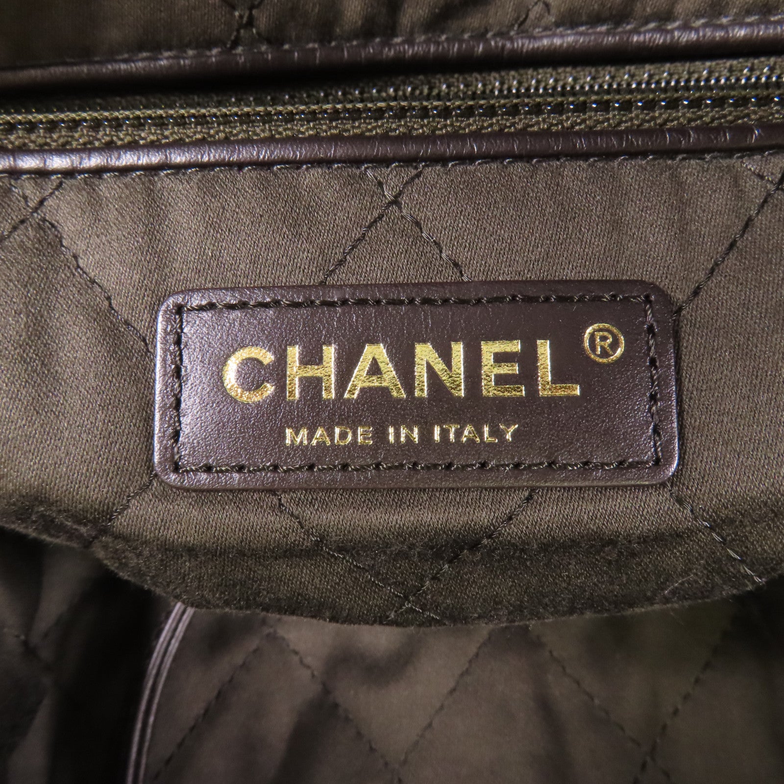 CHANEL 牛皮皮革Chanel 22金扣肩背袋