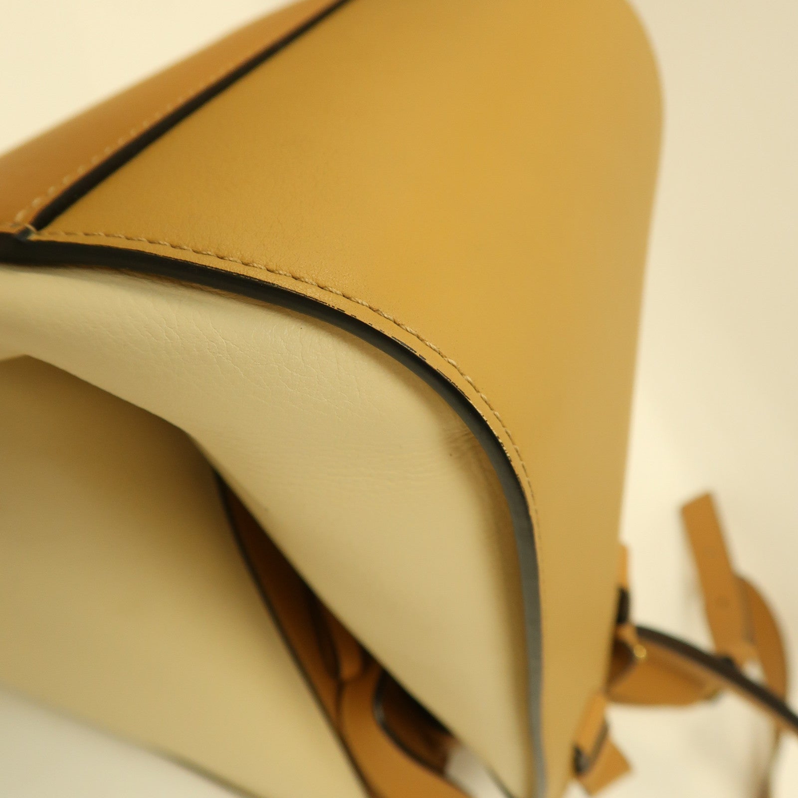 LOEWE 牛皮皮革Hammock Small Bagl金扣手挽肩背兩用袋米色/啡色
