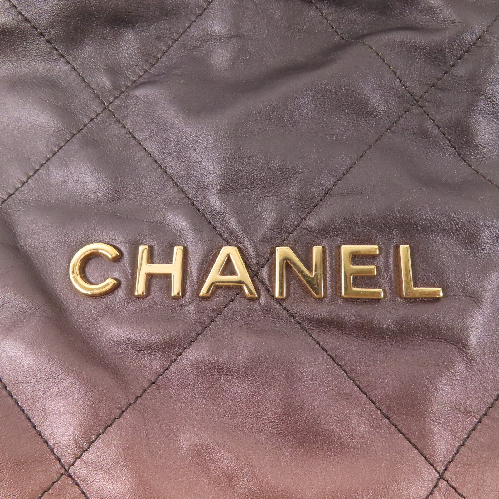 CHANEL 牛皮皮革Chanel 22金扣肩背袋