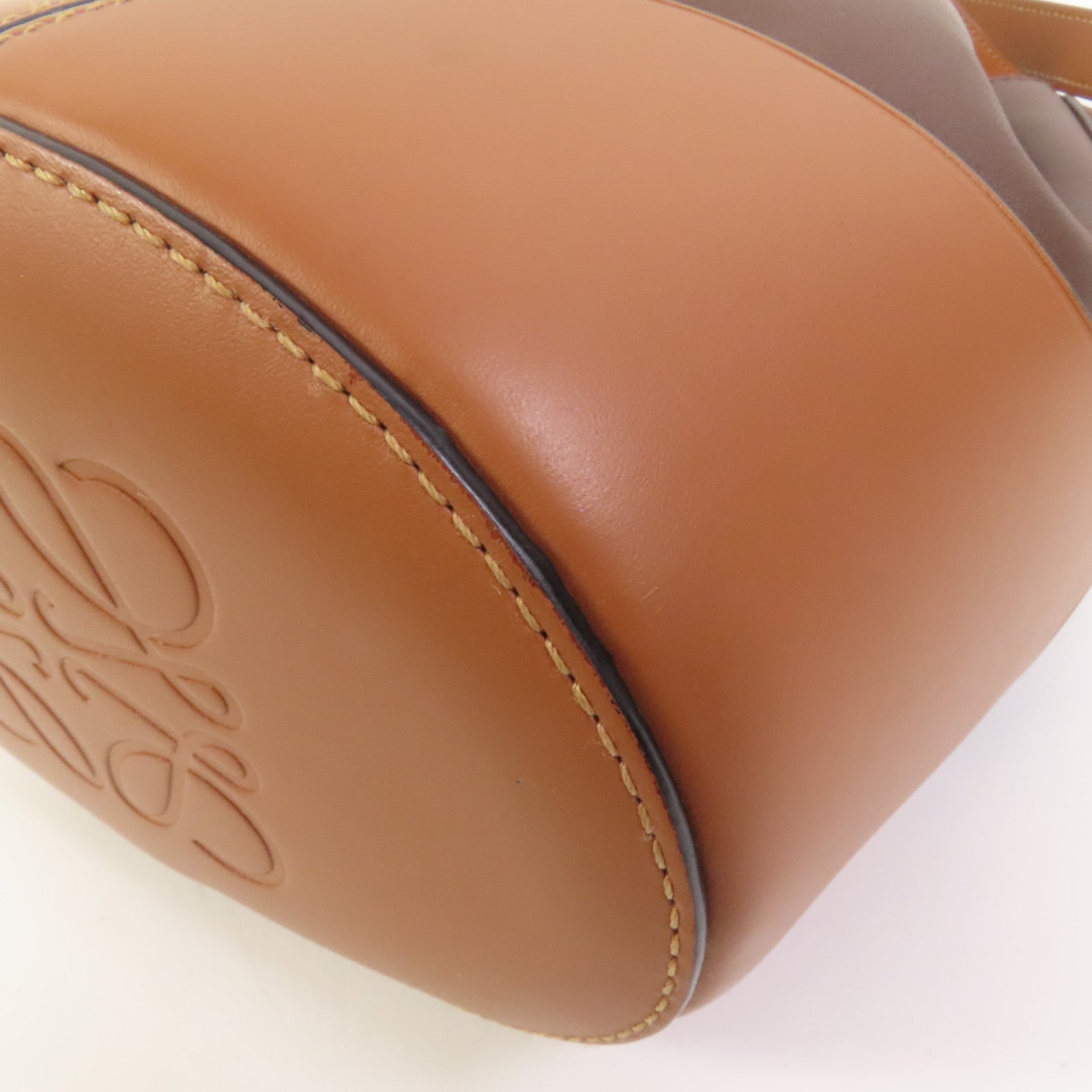 LOEWE 牛皮皮革Balloon Bag金扣肩背袋