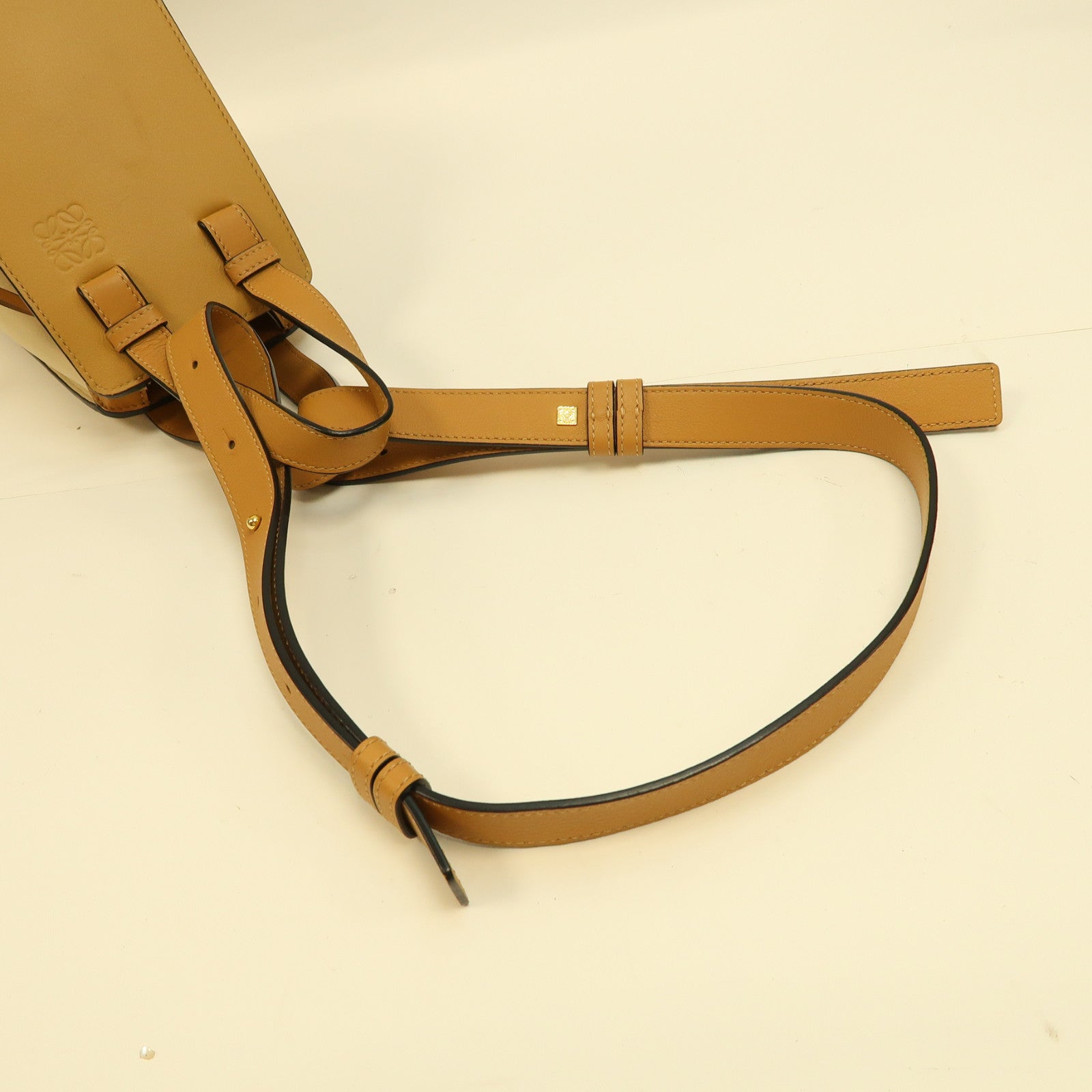 LOEWE 牛皮皮革Hammock Small Bagl金扣手挽肩背兩用袋米色/啡色