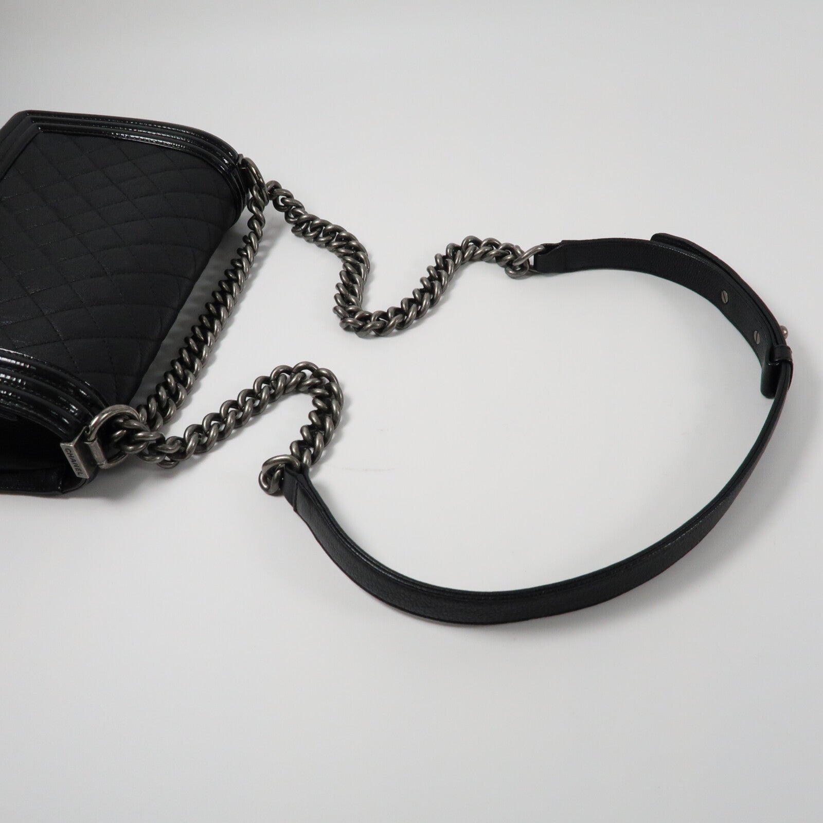 CHANEL 牛皮皮革Boy 25鏈帶肩背袋