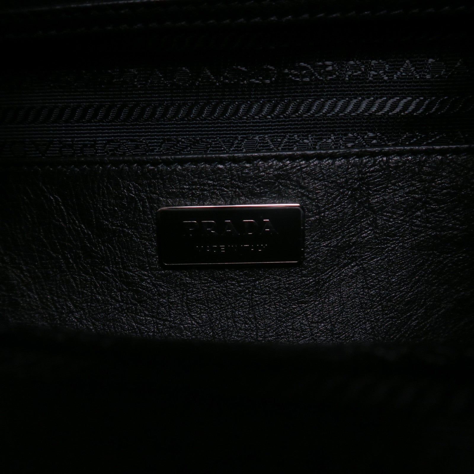 PRADA Ostrich皮革Backpack銀扣背包黑色