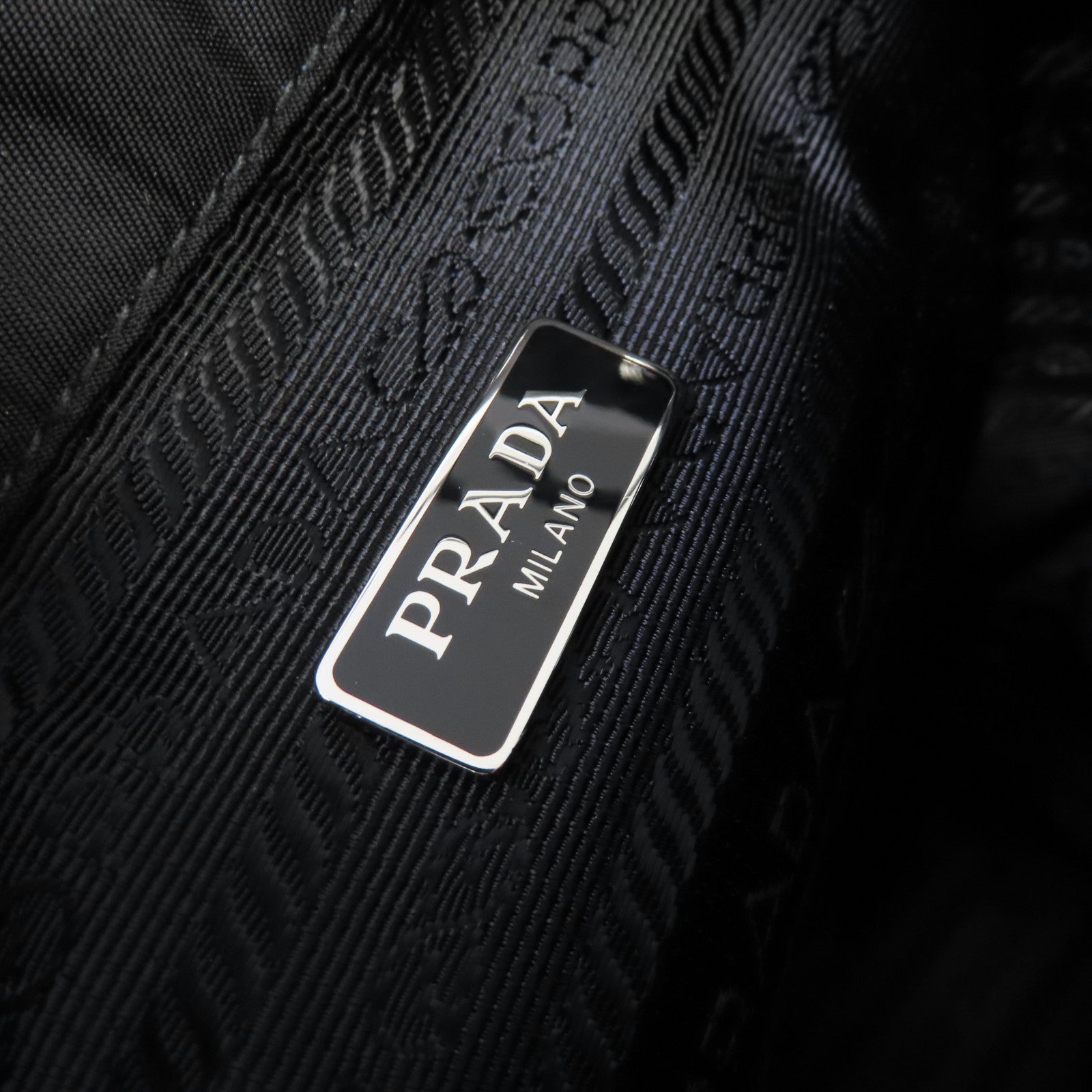 PRADA **【激減優惠】尼龍Pouch銀扣手拿包黑色