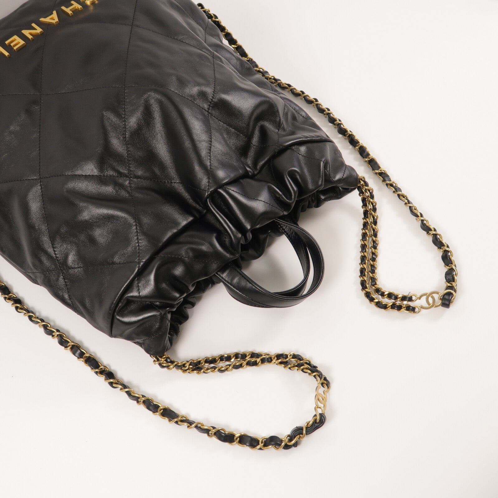 CHANEL 牛皮皮革Chanel 22 Backpack鏈帶背包