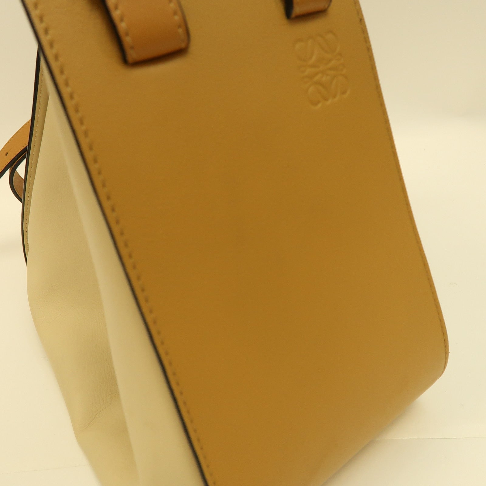 LOEWE 牛皮皮革Hammock Small Bagl金扣手挽肩背兩用袋米色/啡色