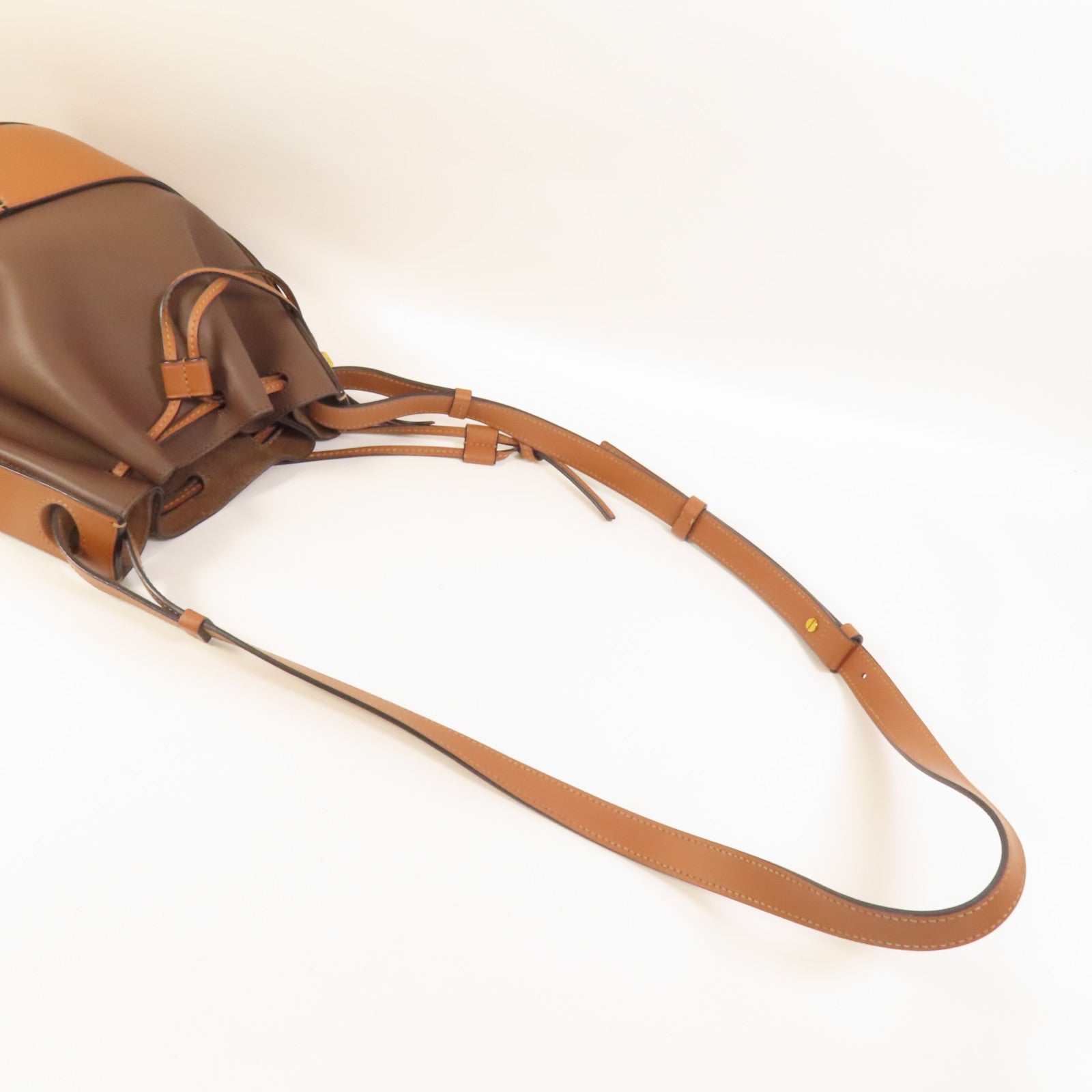 LOEWE 牛皮皮革Balloon Bag金扣肩背袋