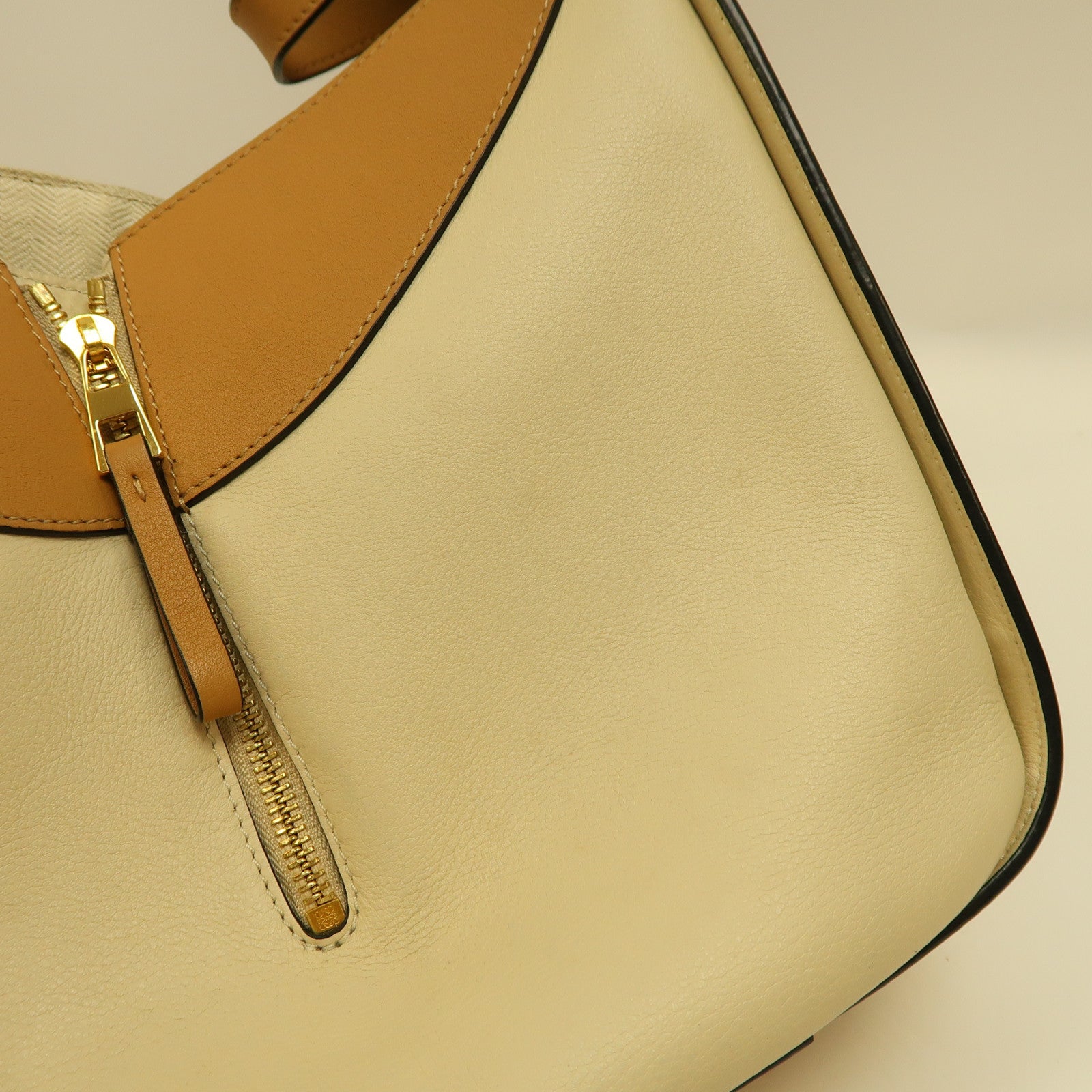 LOEWE 牛皮皮革Hammock Small Bagl金扣手挽肩背兩用袋米色/啡色