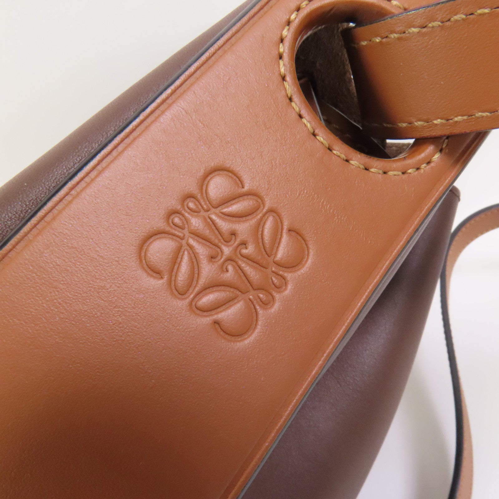 LOEWE 牛皮皮革Balloon Bag金扣肩背袋