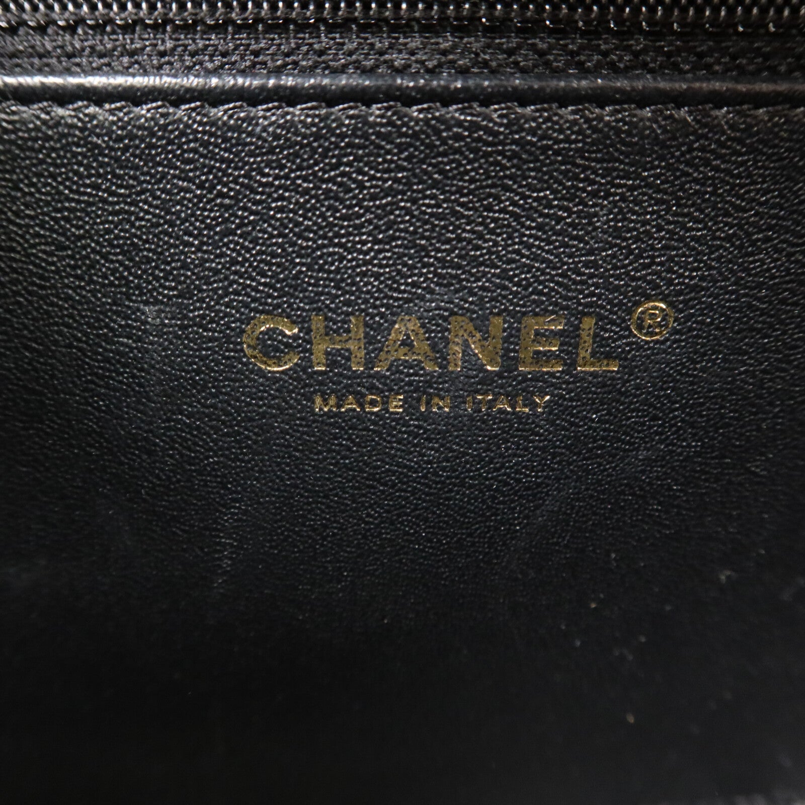 CHANEL 牛皮皮革CC Filigree Vanity Case Medium鏈帶手挽肩背兩用袋