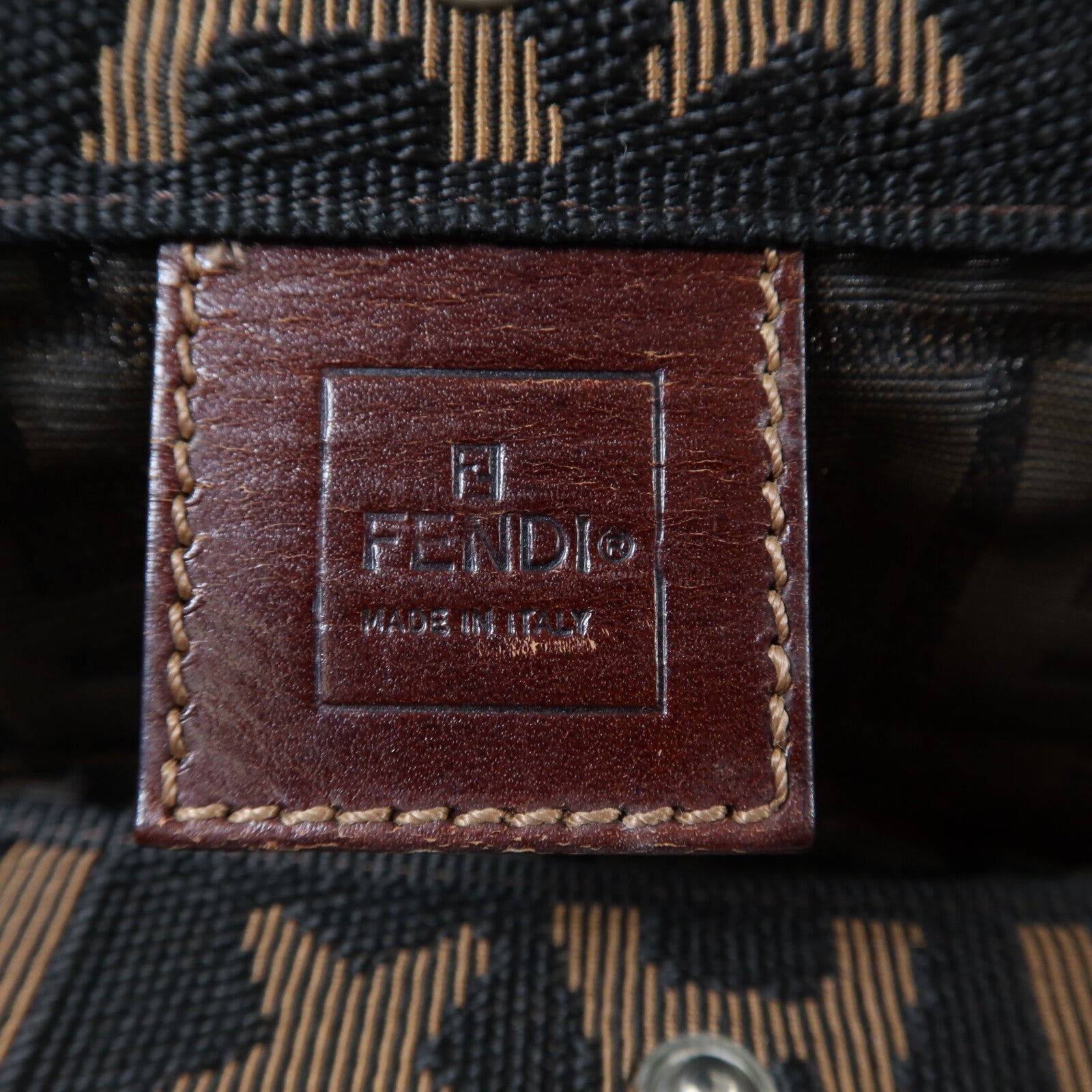FENDI 帆布Hand Bag銀扣手挽袋