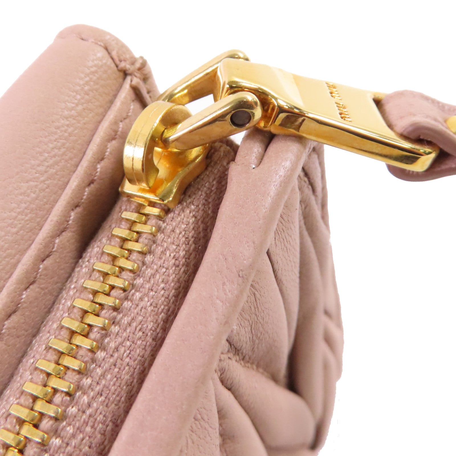 Miu Miu 羊皮皮革Middle Wallet金扣短錢包粉紅色