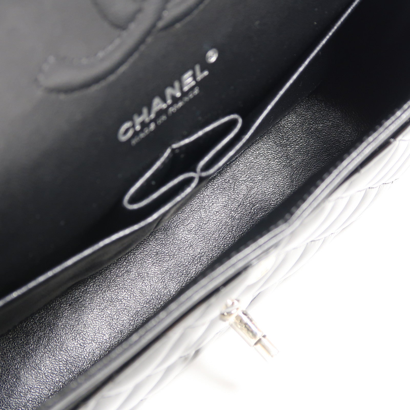 CHANEL 【激減優惠】菱格漆皮皮革Classic Flap 25cm銀扣鏈帶肩背袋黑色