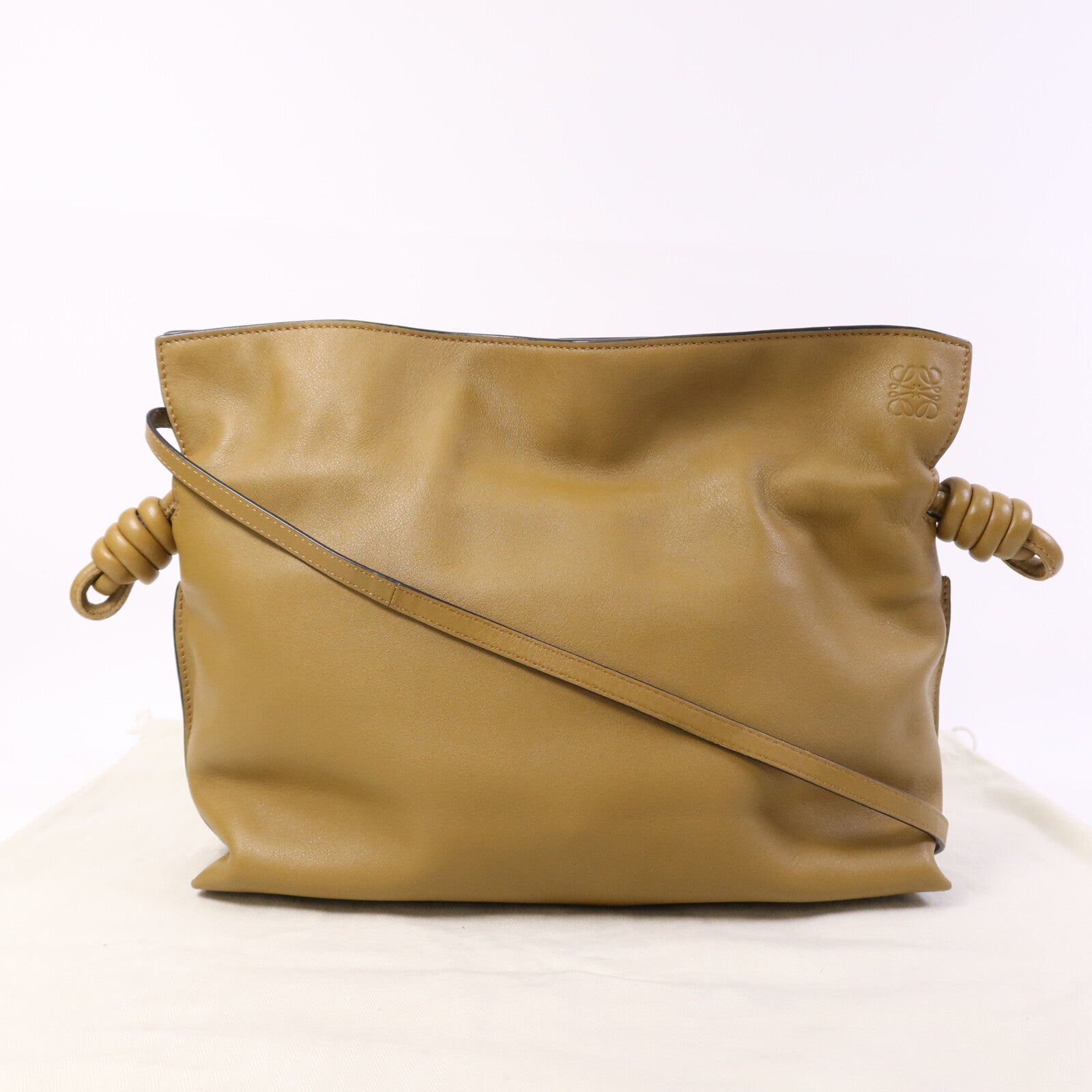 LOEWE 牛皮皮革Flamenco Clutch金扣肩背袋