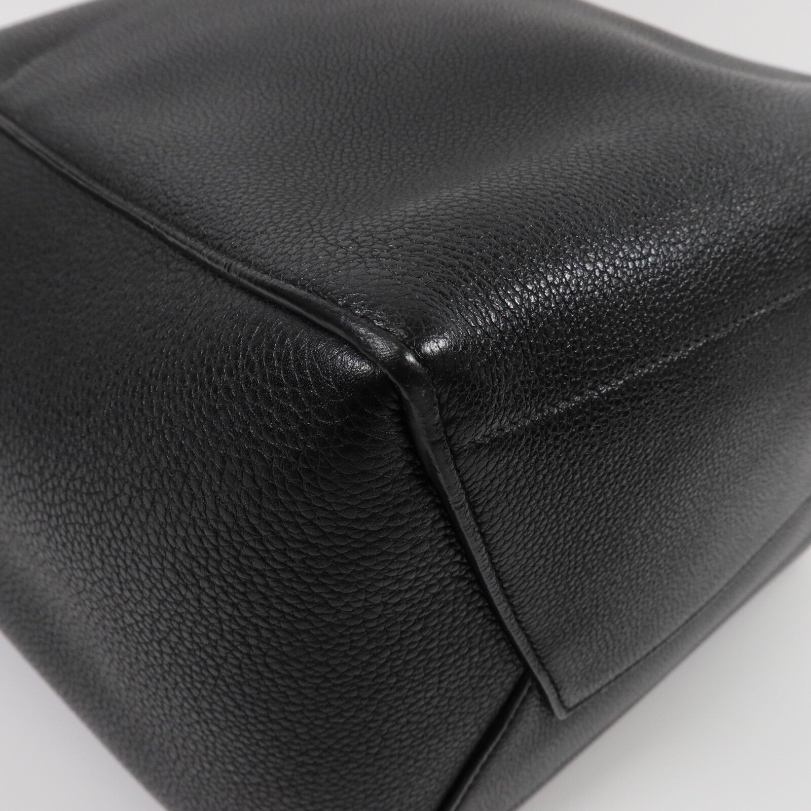 CELINE 牛皮皮革Sangle Bucket Medium肩背袋