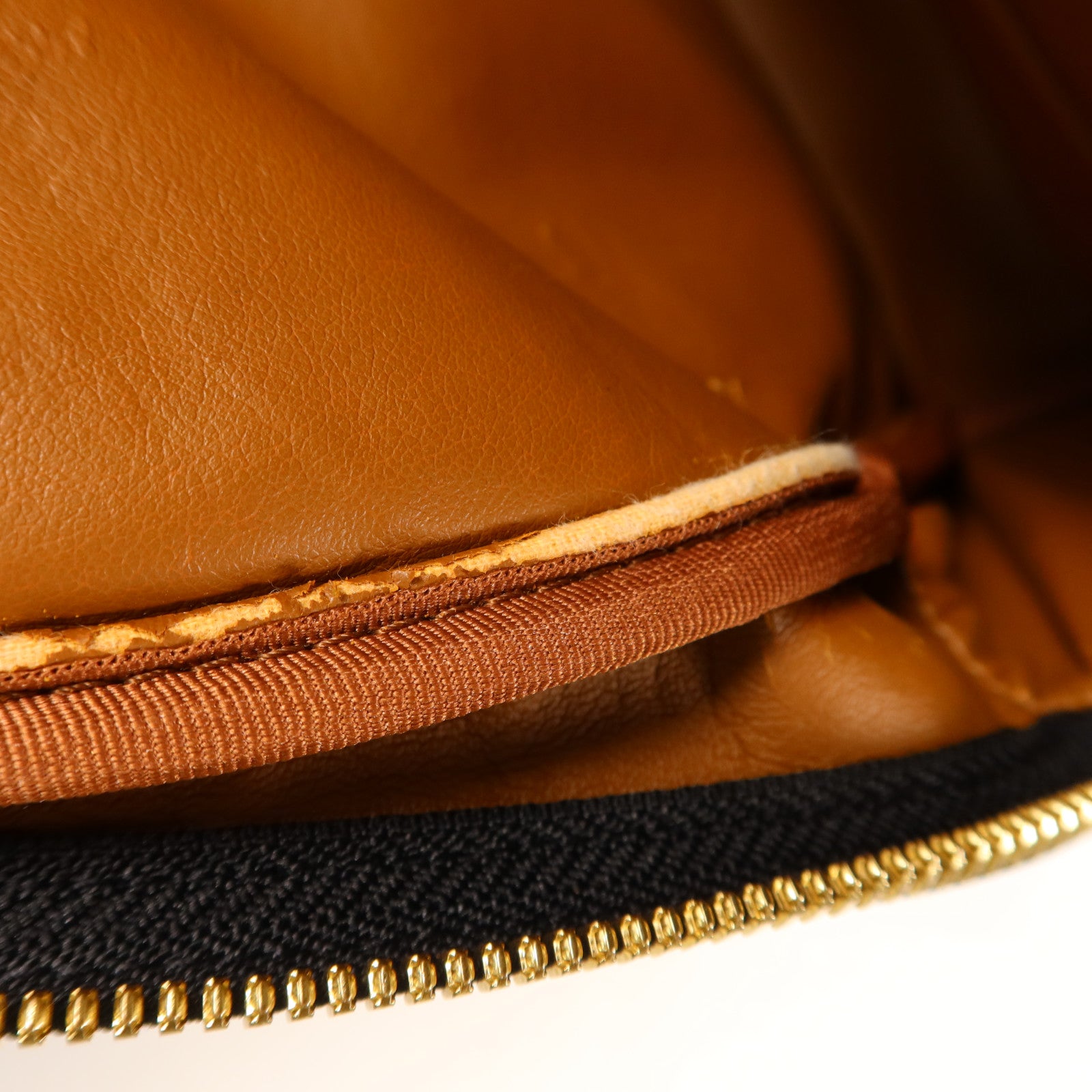 MCM 牛皮皮革Backpack金扣背包