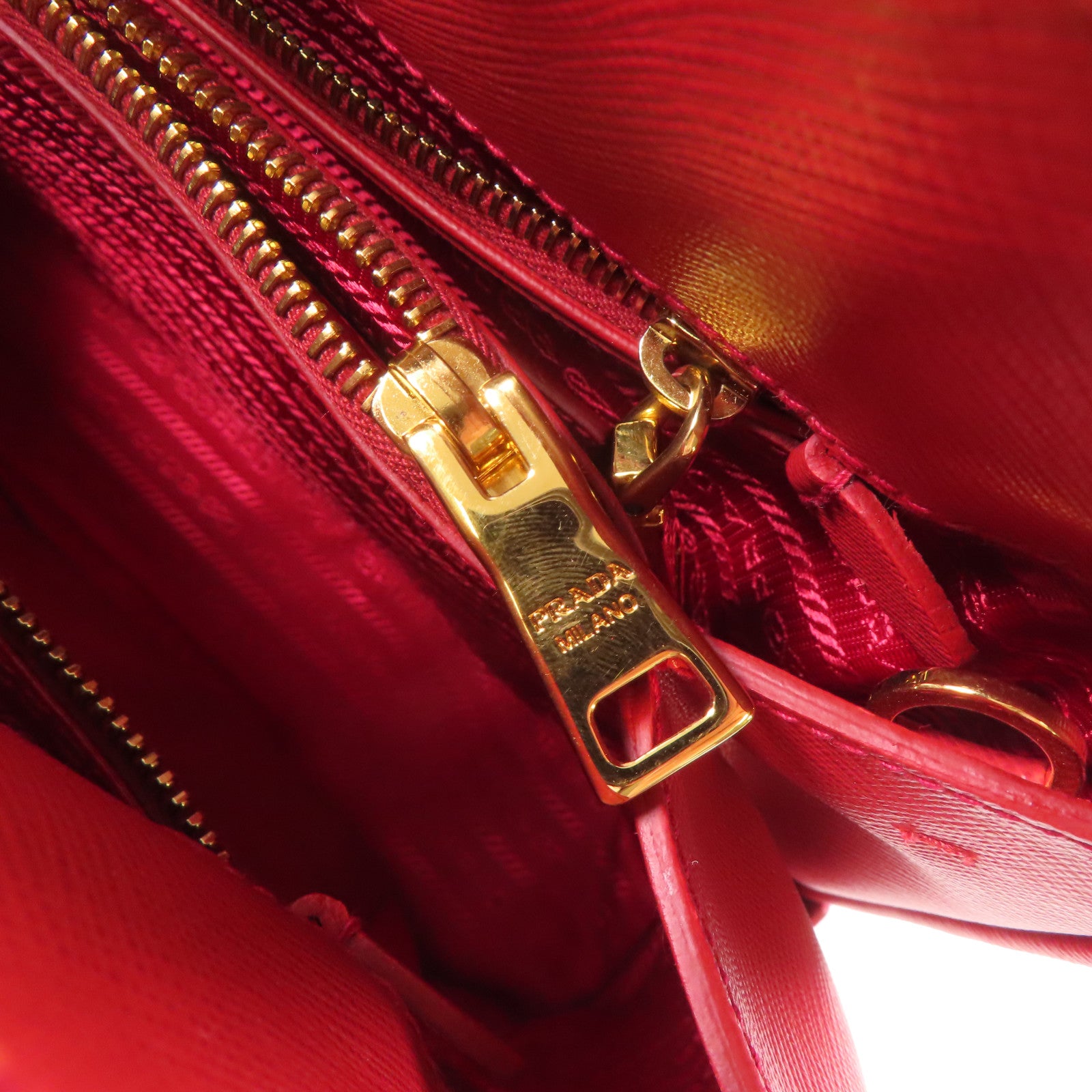 PRADA 牛皮皮革Saffiano Lux Bag金扣手挽肩背兩用袋紅色