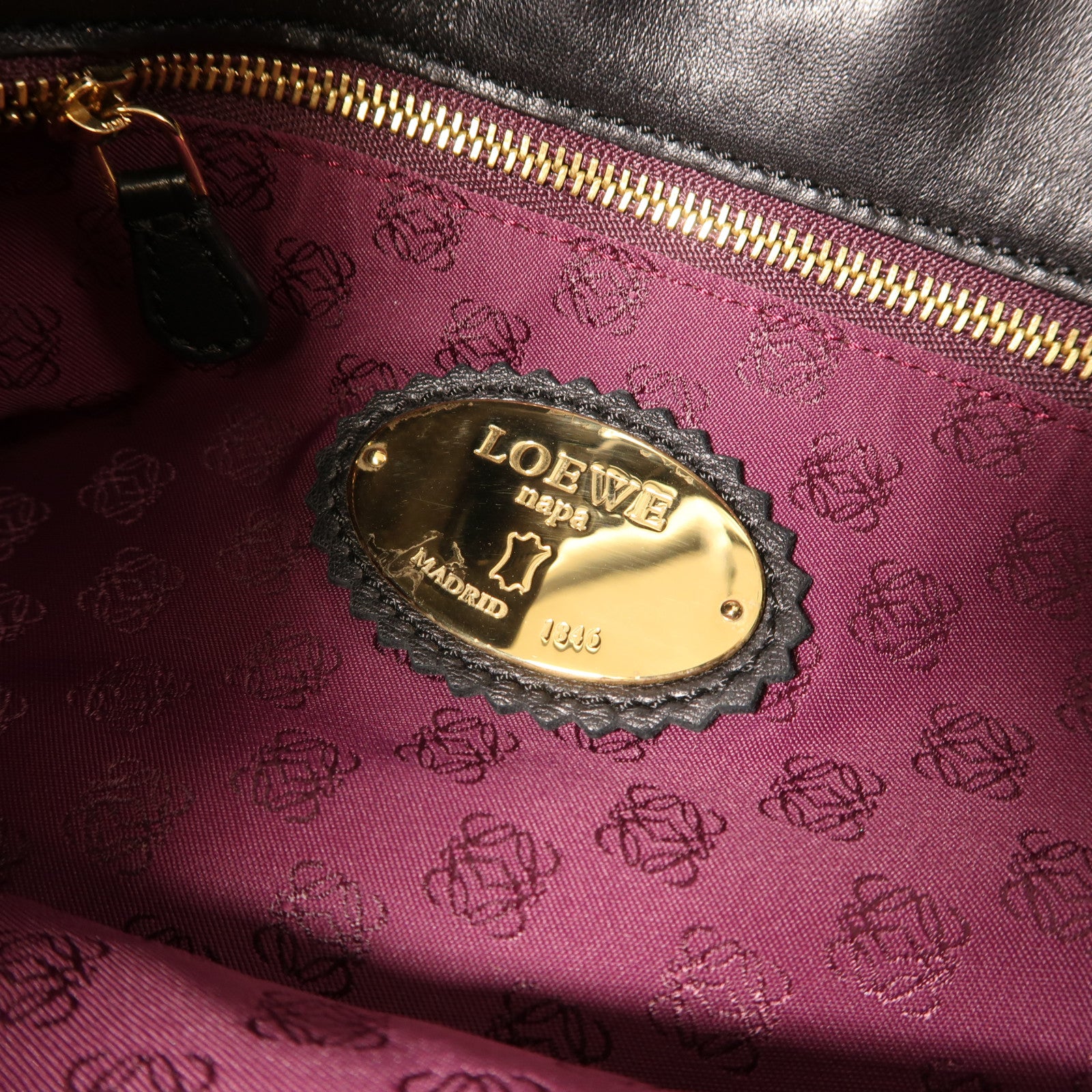LOEWE 羊皮皮革Tote Bag金扣肩背袋黑色