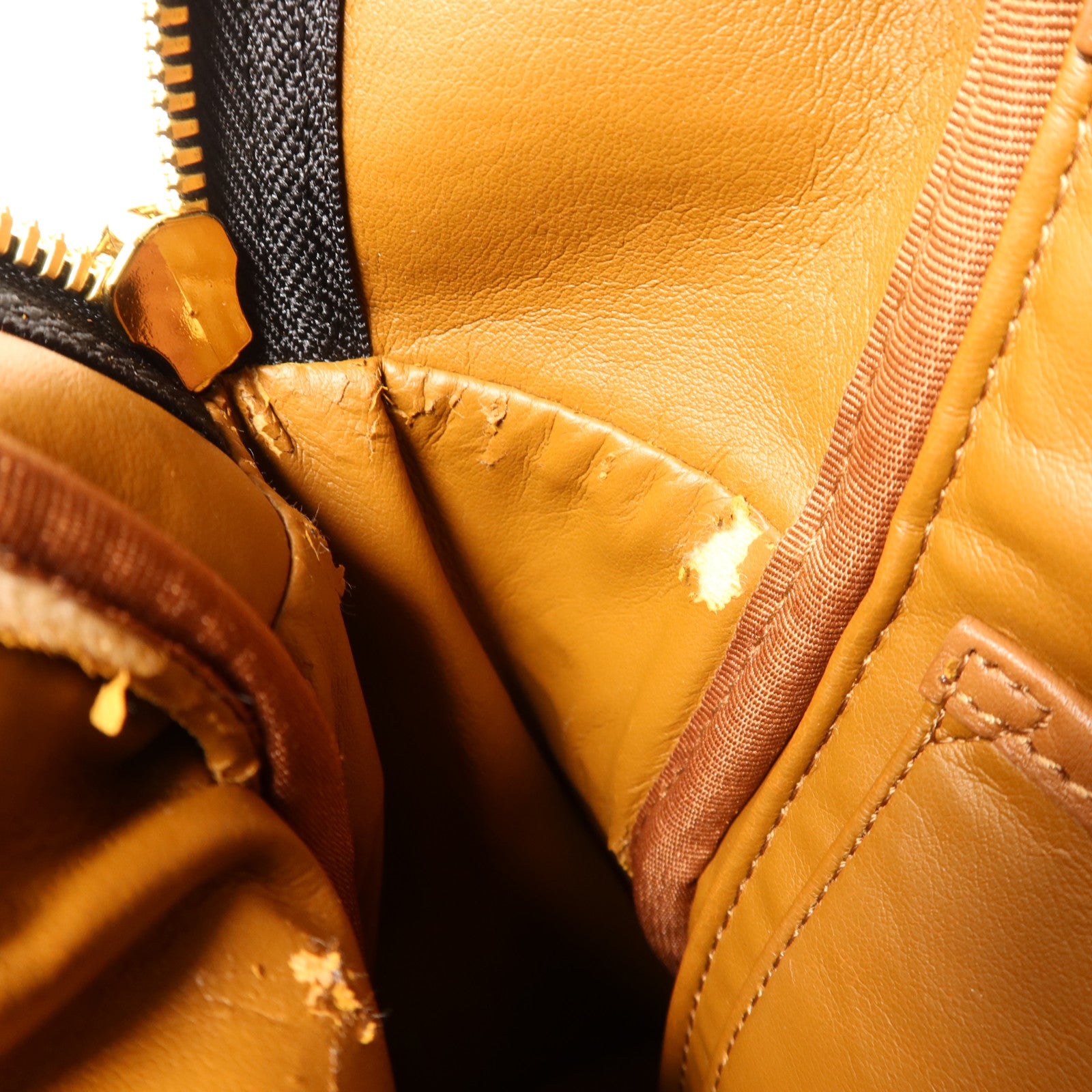 MCM 牛皮皮革Backpack金扣背包